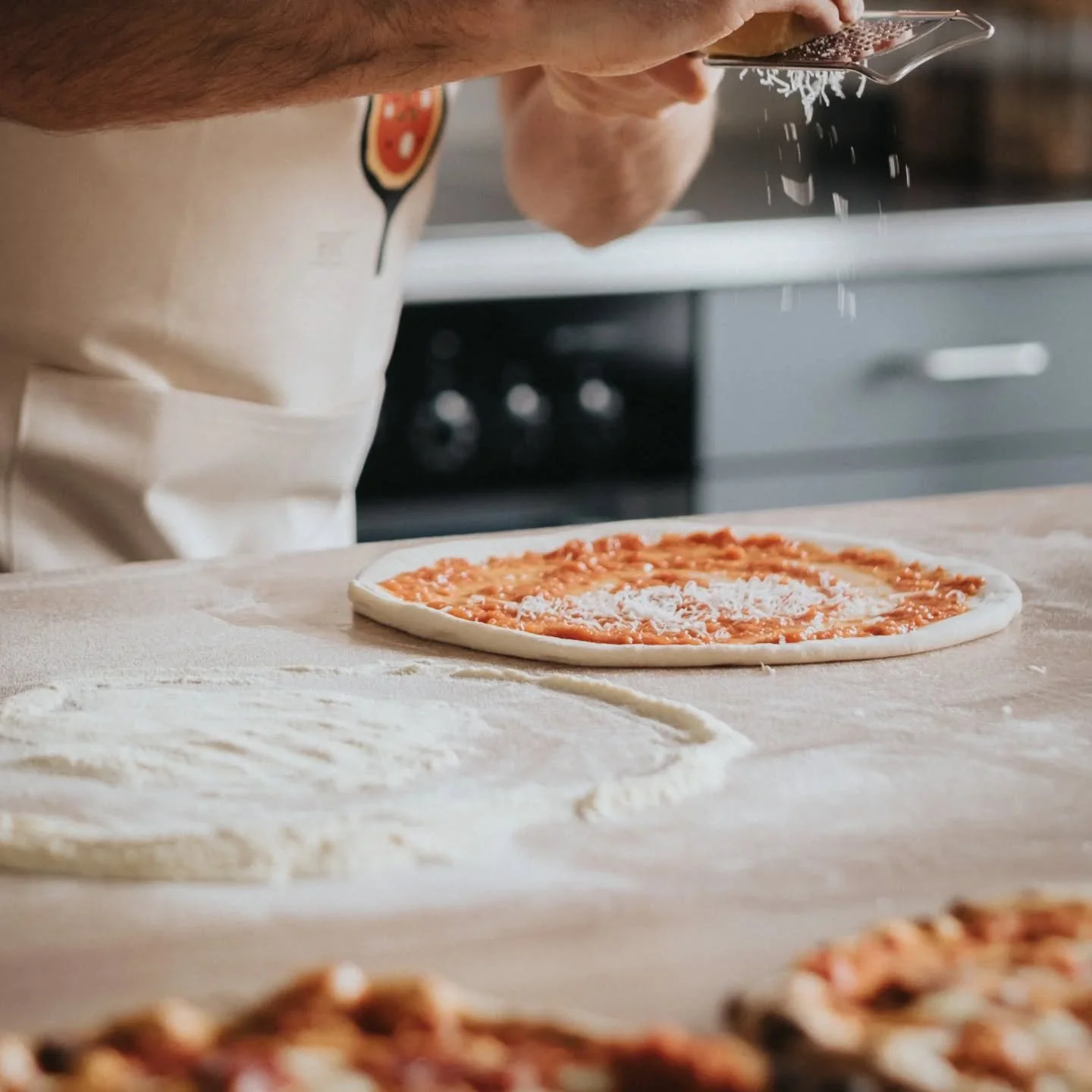Lust auf eine Pizza die du nicht mehr vergessen kannst? Bald gibt es weitere Informationen &uuml;ber meinen Standort im Mai und Juni 2025 Stay tuned!
#pizzaponzo #pizza #frauenfeld #holzofen