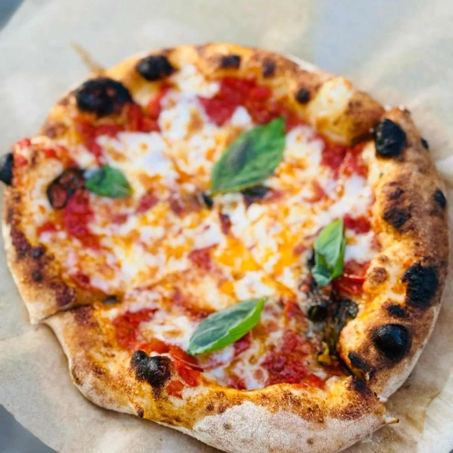 Pizza-Fans aufgepasst!
Diesen Samstag 17.05.2025 ist mein Pizzawagen f&uuml;r euch im Einsatz &ndash; frische, heiss gebackene Pizzen direkt aus dem Holzofen warten auf euch!

Wann? Samstag, 17.05.2025 von 11.00 bis 12.15 Uhr
Wo? Promenadenstrasse in