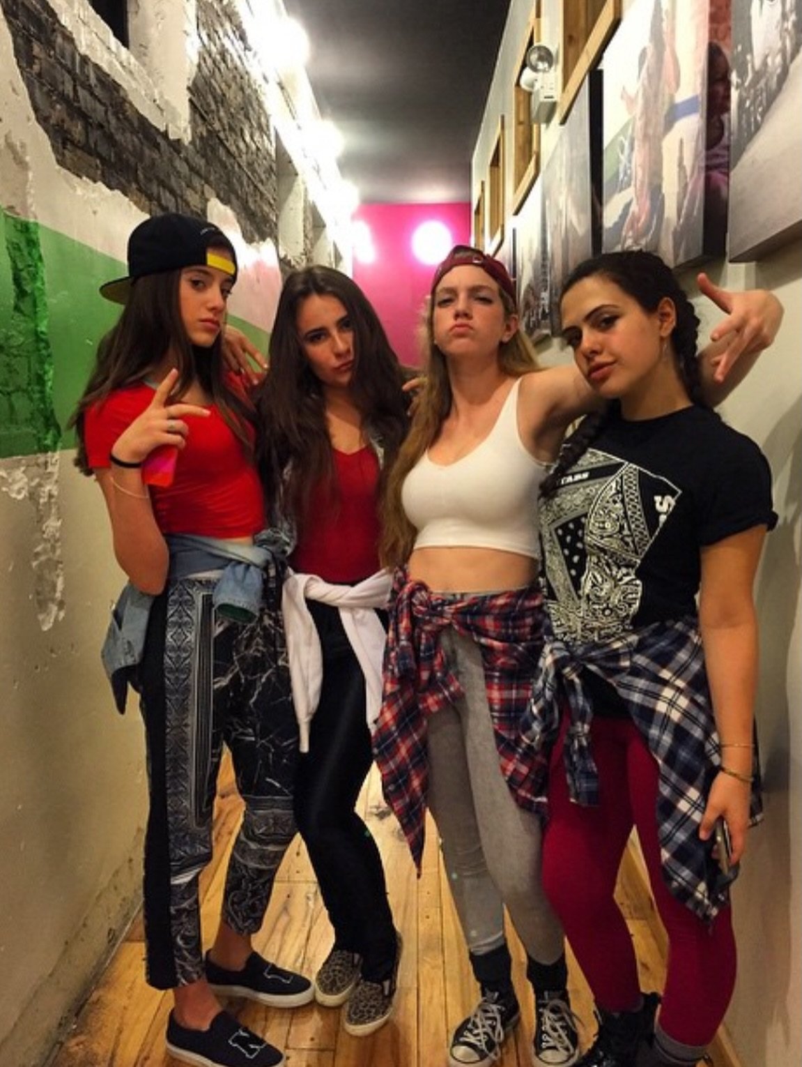 They say everyone has that one childhood picture &hellip; 💅🏼👩&zwj;❤️&zwj;💋&zwj;👩