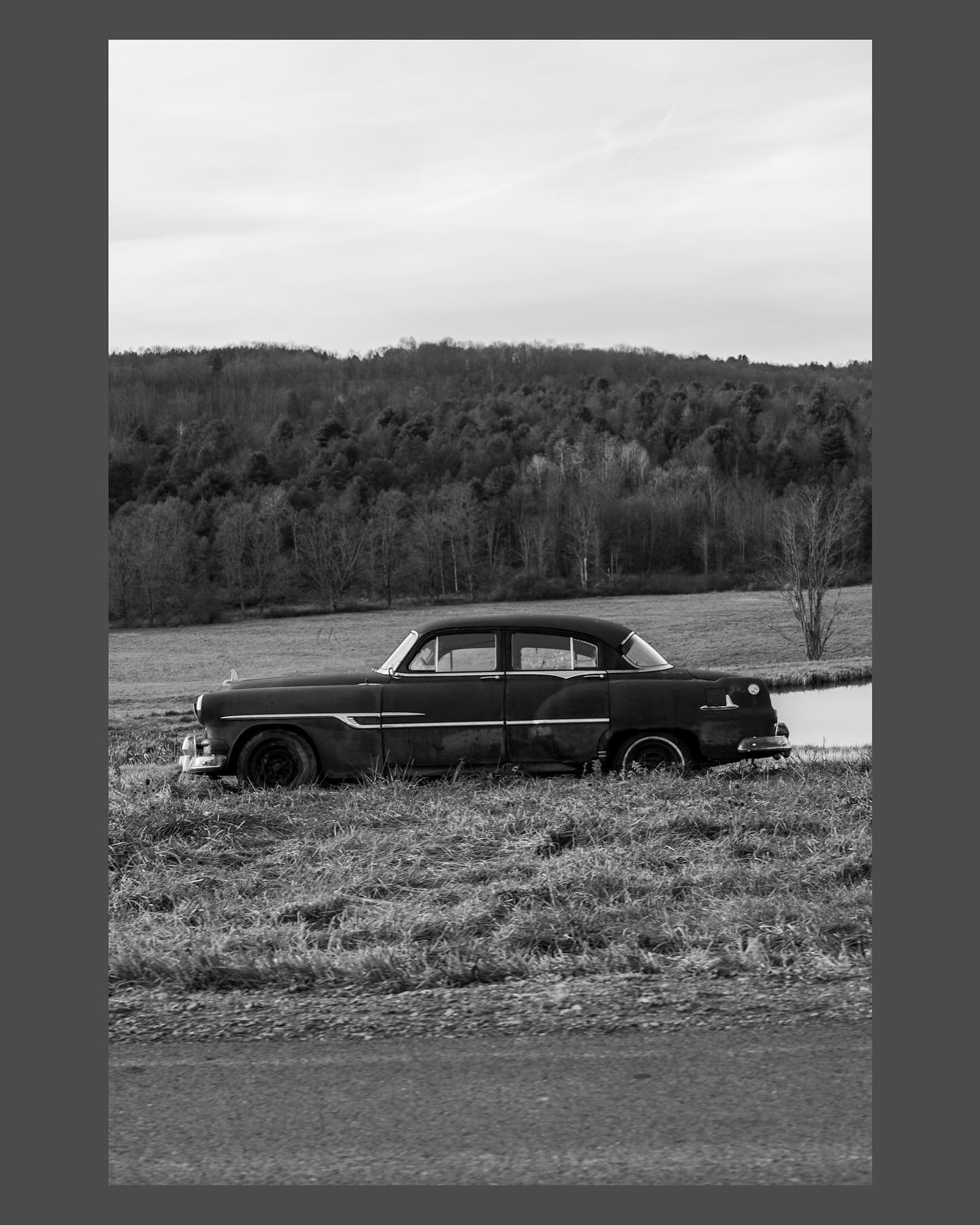 Chieftain 

#pontiac #classiccars #abandoned #chieftain #blackamdwhite #photography #sonyalpha #countryside