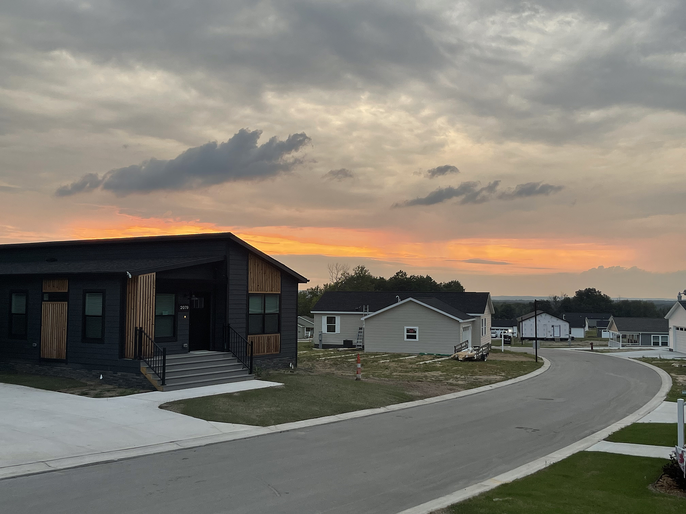 What to Look for When Touring a Manufactured Home in Late Summer