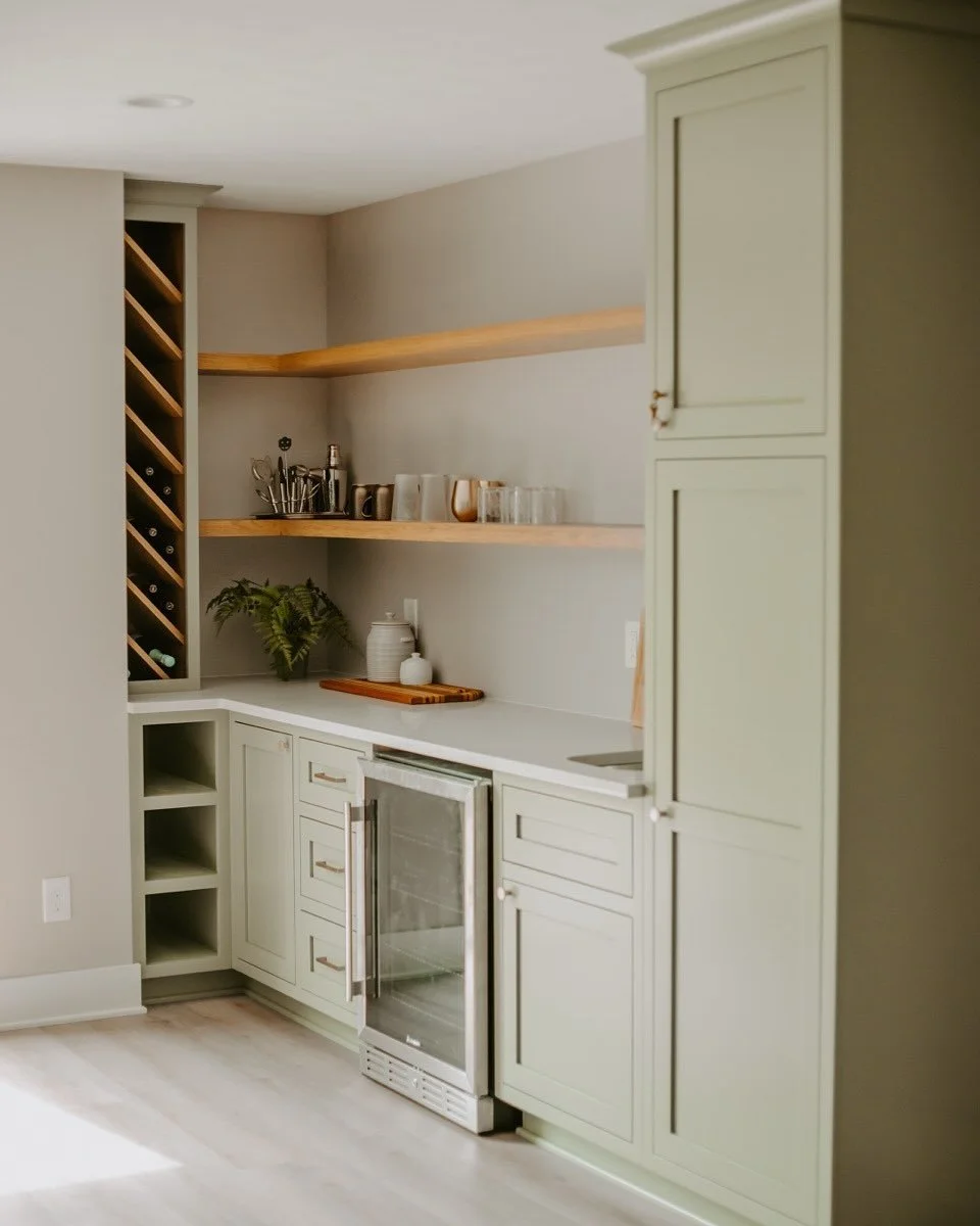 ✨ Completed Basement Reveal ✨
Here&rsquo;s the finished kitchenette from our latest basement project! 🏡🍷
The custom-stained shelves and wine rack pair beautifully with the stone countertops and modern cabinet palette, creating the perfect balance o