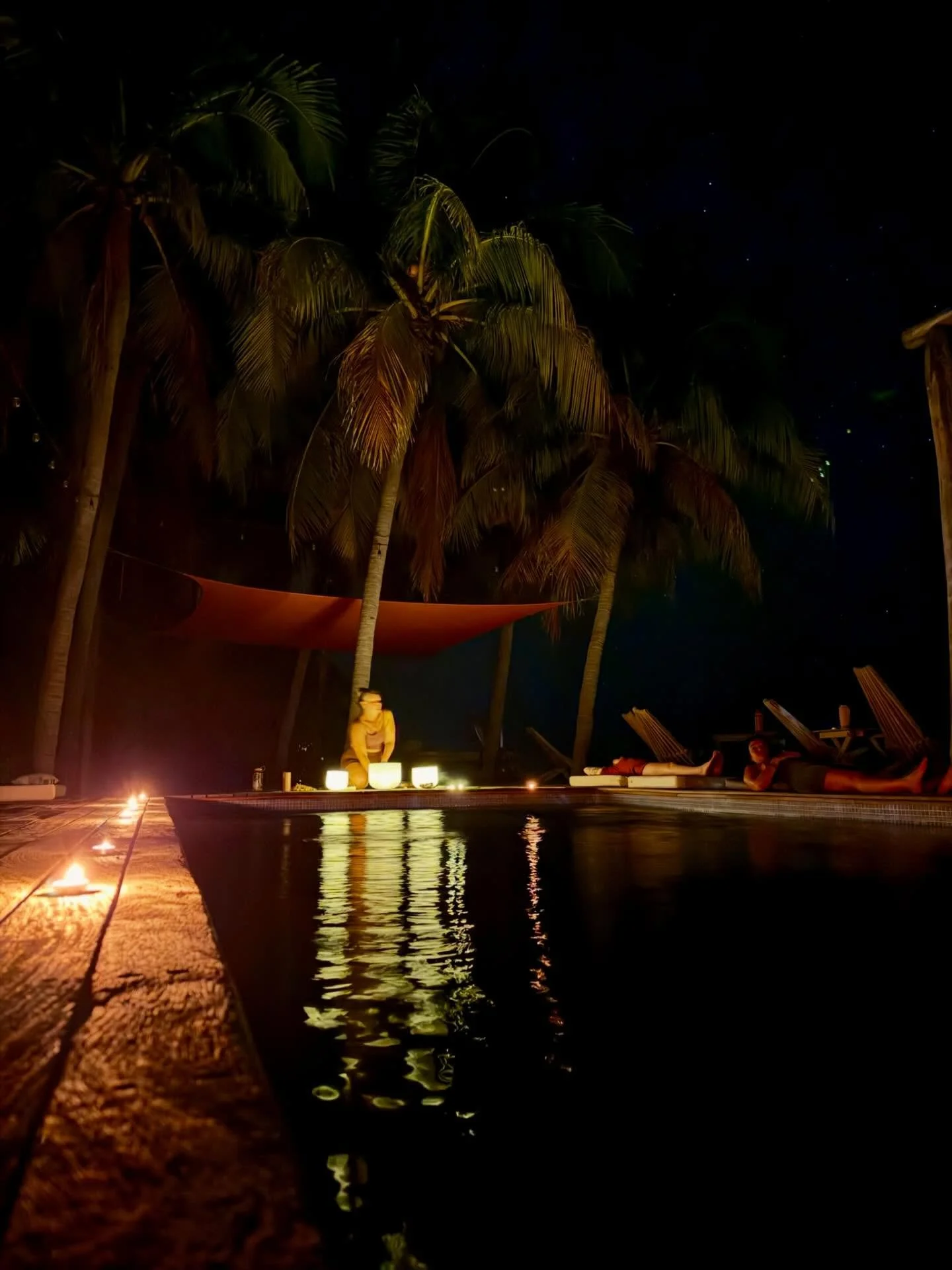A moment in time captured. Sound healing under the dark night sky 🥰, with candlelight pathways and glowing bowls. Playing music and tuning into the guests vibrational frequency alongside the call of Mamma Ocean. ✨ take me back to Nicaragua. My girl 