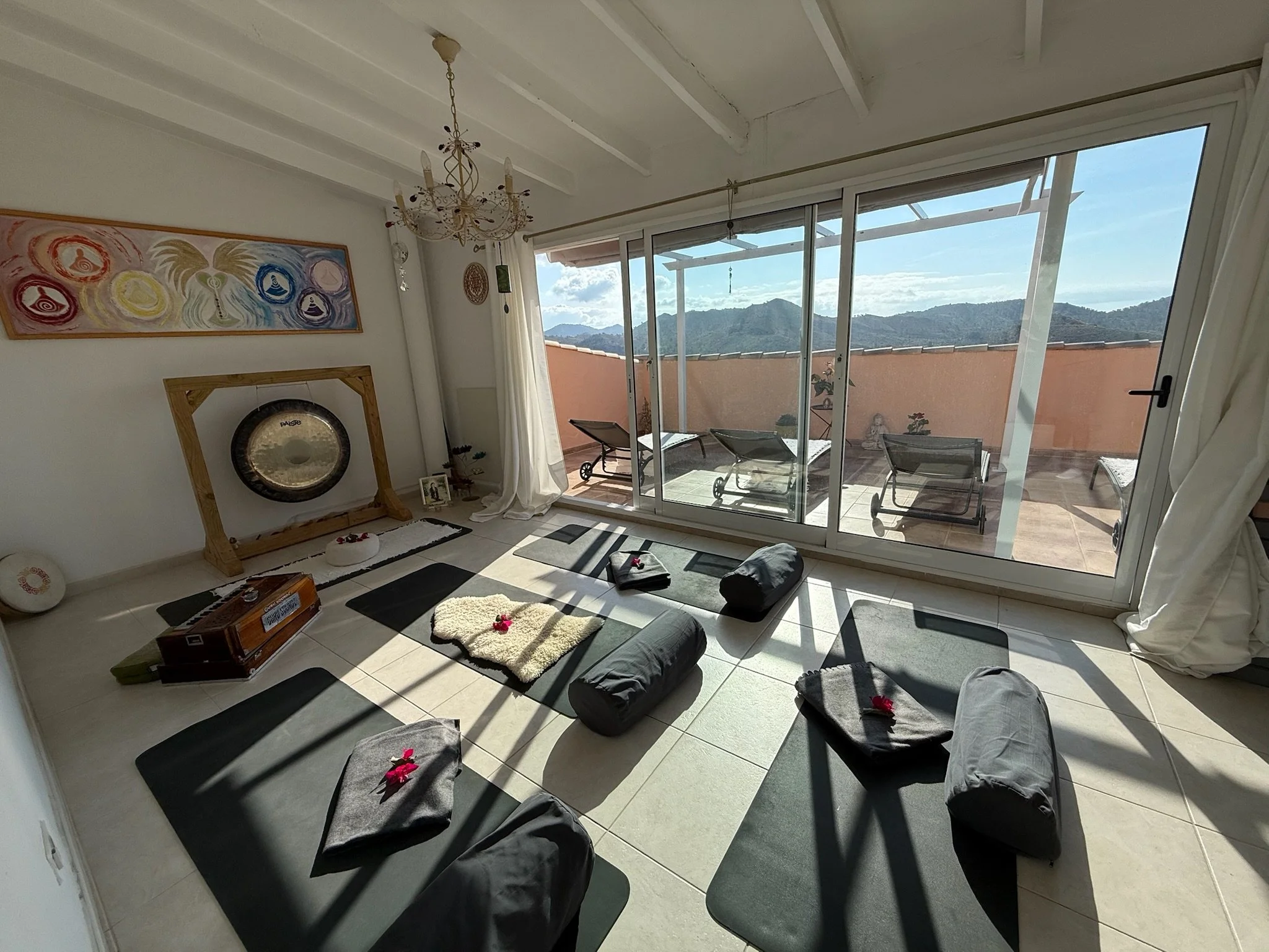 yoga space n terrace n mountain vista.JPG