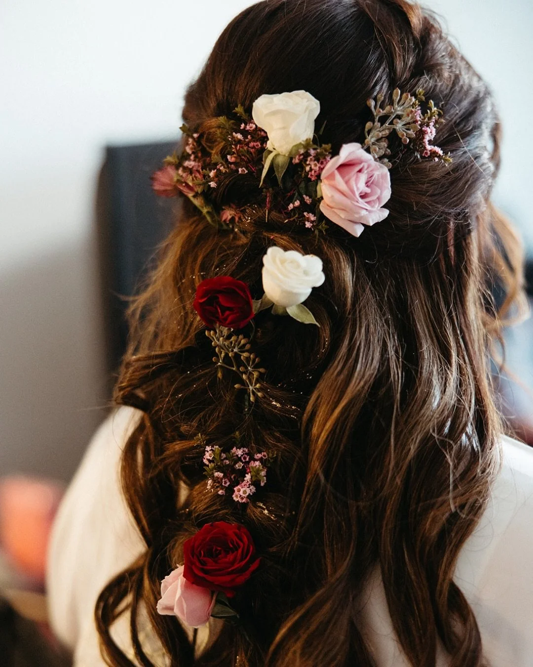 When you let the venue lead, every detail feels intentional.

At GlenPharmer Distillery, the bride leaned fully into the rustic&ndash;industrial setting&mdash;sourcing her own coffee cans and bottles for cocktail tables and personalizing the venue&rs