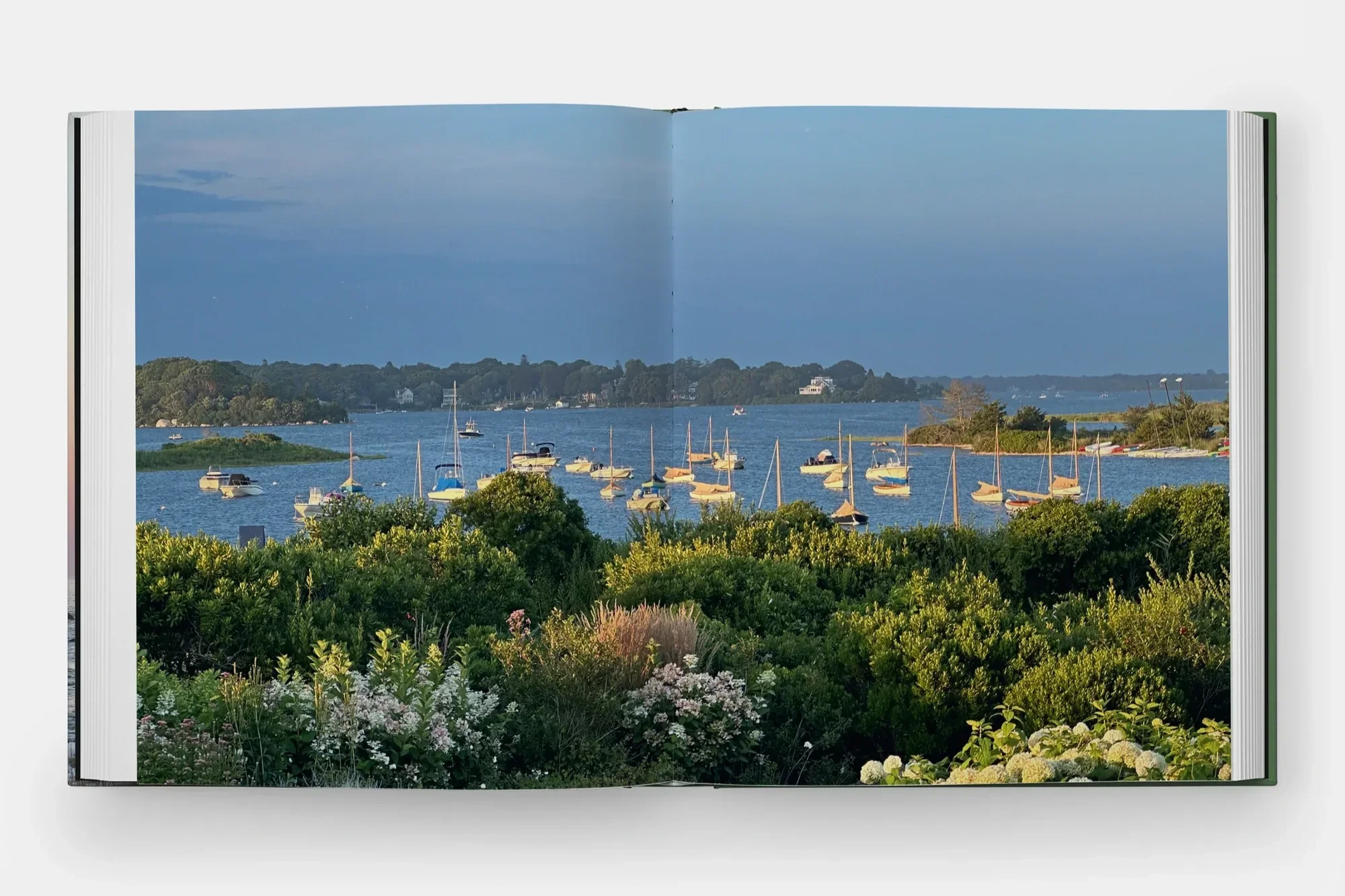 M-summer-by-the-sea-en-3734-3d-spread-3-3000_082ca4b3-2559-4aec-8b13-3b17448ef944.webp