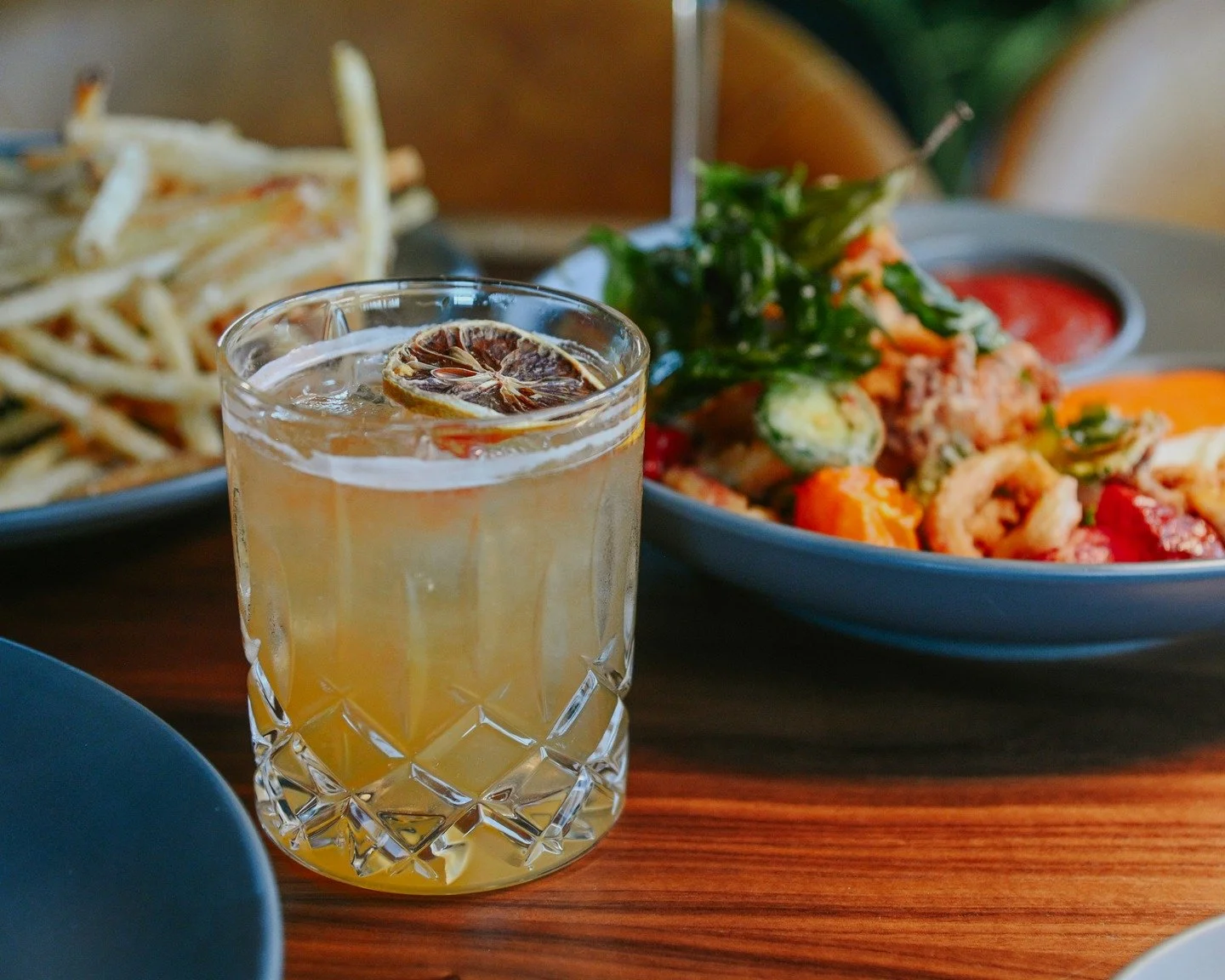 🥃 A classic done right &mdash; our Whiskey Sour is smooth, citrusy, and perfectly balanced. One sip and you&rsquo;ll know why it&rsquo;s a staple. ✨

We're open today 11am-11pm!
📅 Make a reservation or 📖 view our menu: Link in Bio

#22fifteen #Mil