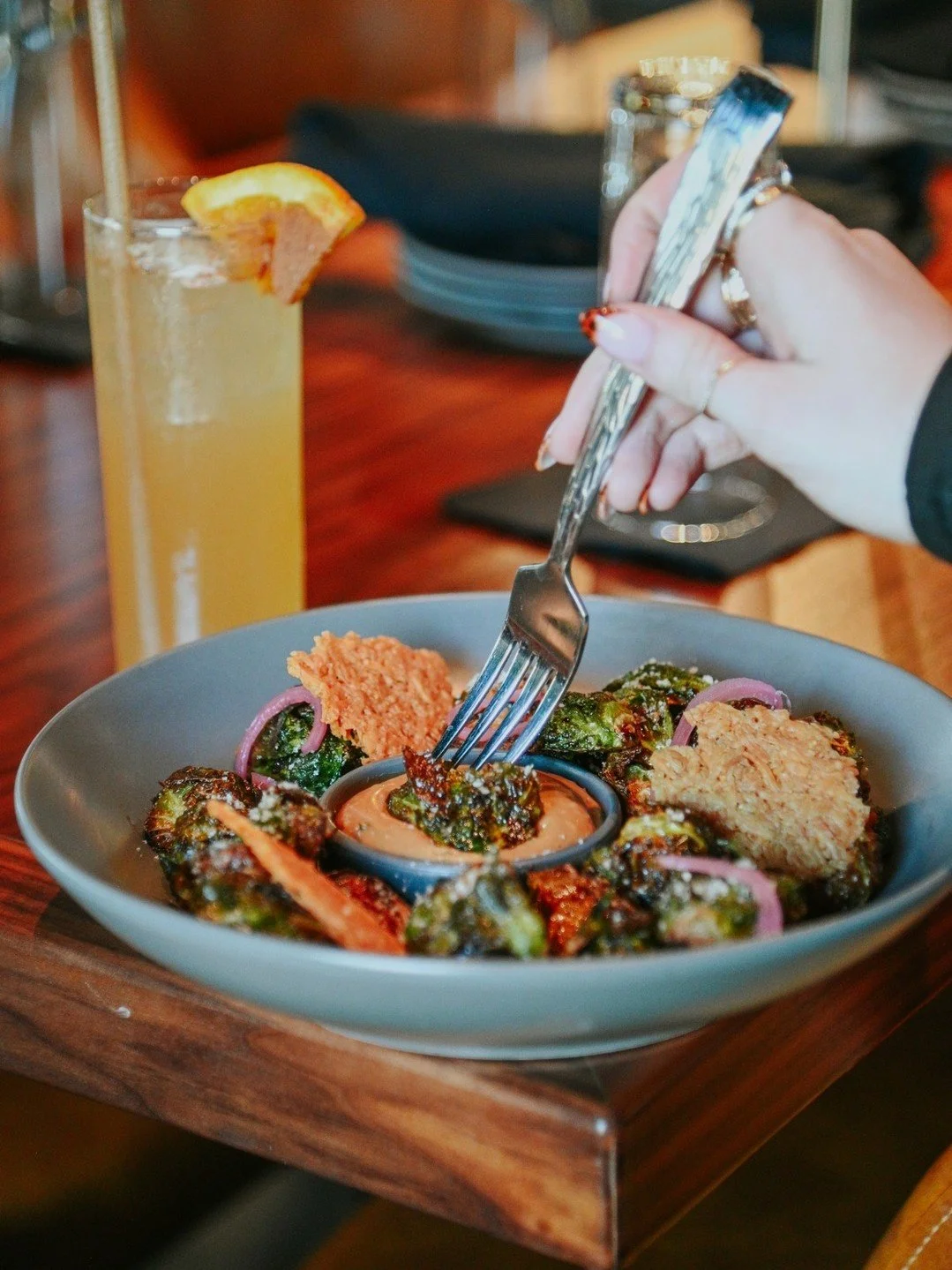 You said you don&rsquo;t like Brussels sprouts&hellip;
Try these and we&rsquo;ll talk. 😉

Swipe to dip! Open today 11am-12am.
📲 Make a reservation: Link in Bio

#22Fifteen #CommerceTwp #BrusselSprouts #WestBloomfieldMI #MetroDetroitFoodie