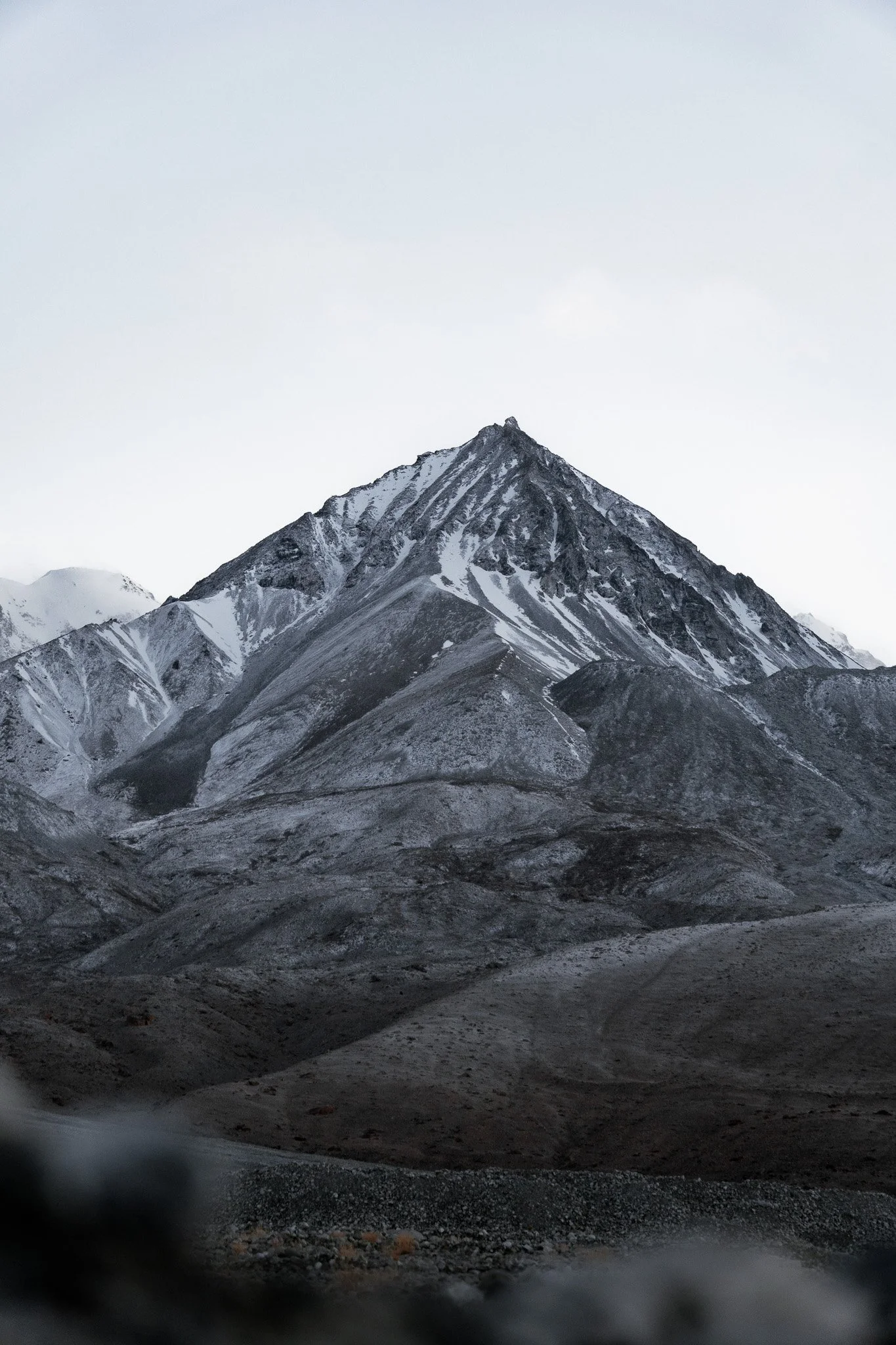 Ladakh-Pangong-Tso-Kangju-Kangri-Berg.jpg