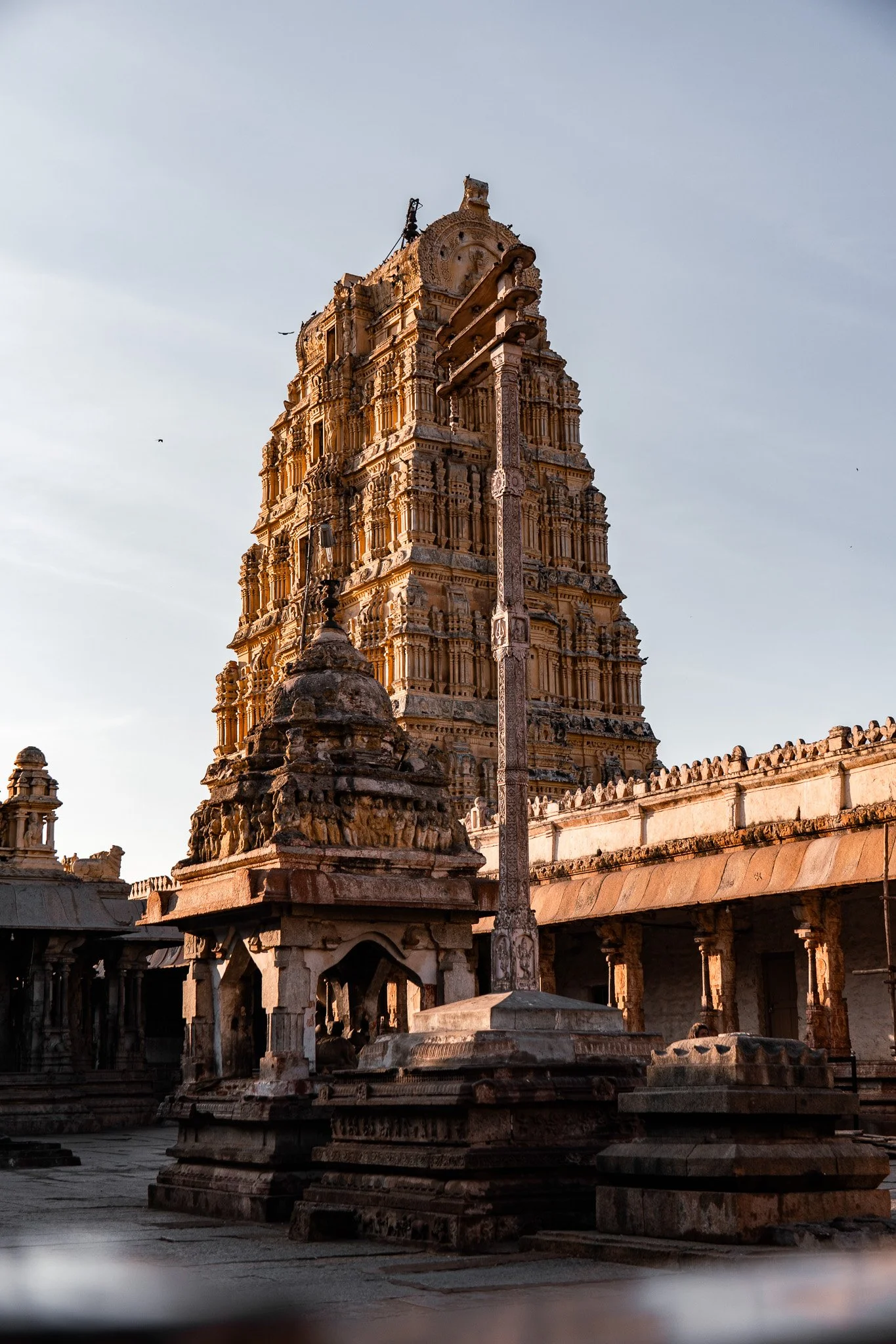 Hampi-Virupashka-Tempel.jpg