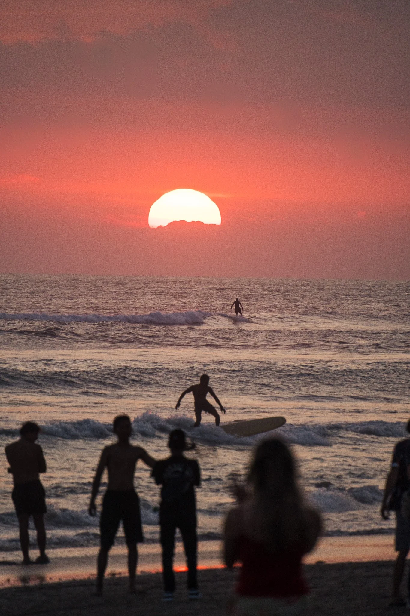 Bali-Canggu-Surfer-vor-untergehender-Sonne.jpg
