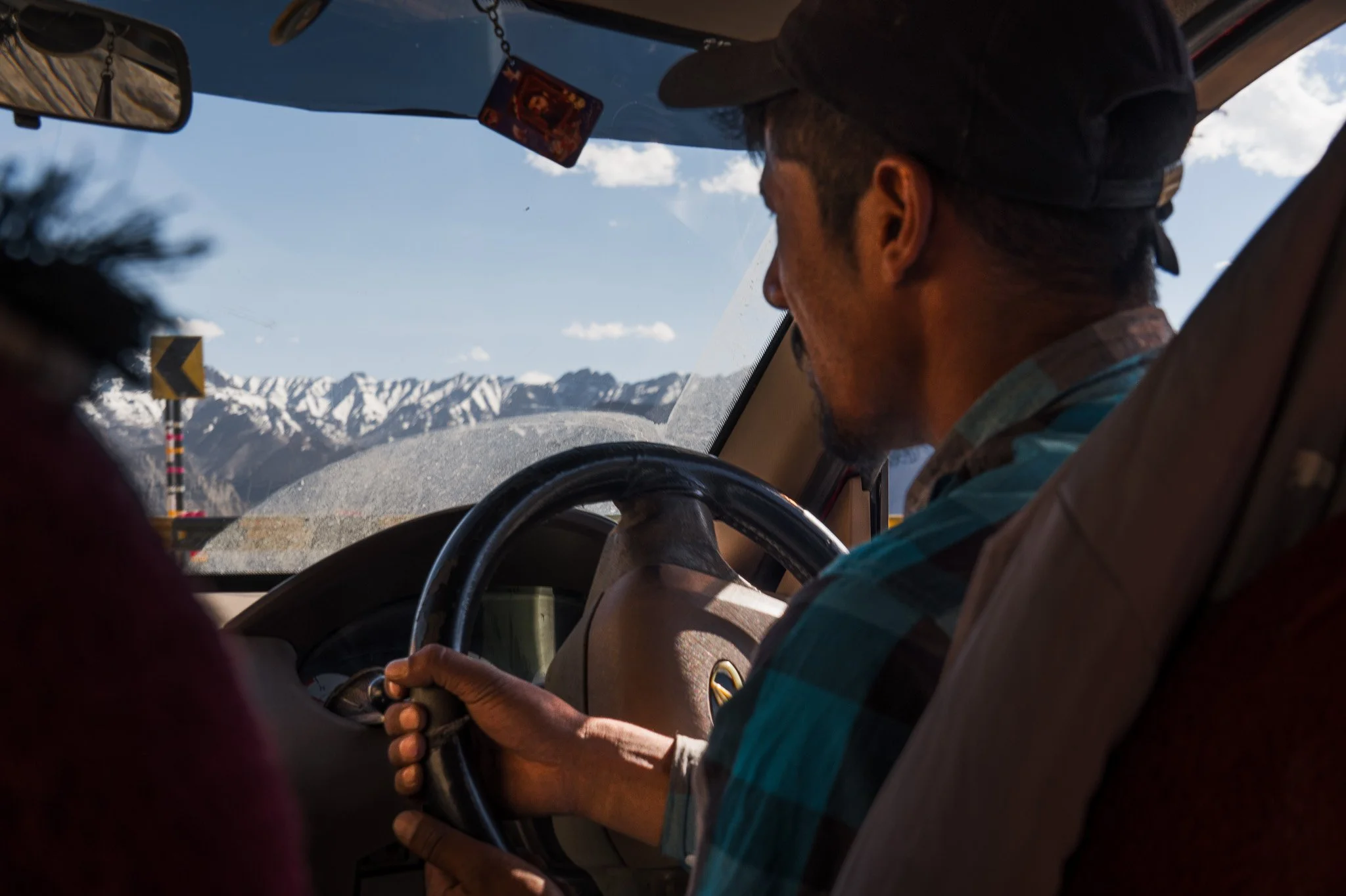 Ladakh-Fahrer-im-Auto.jpg