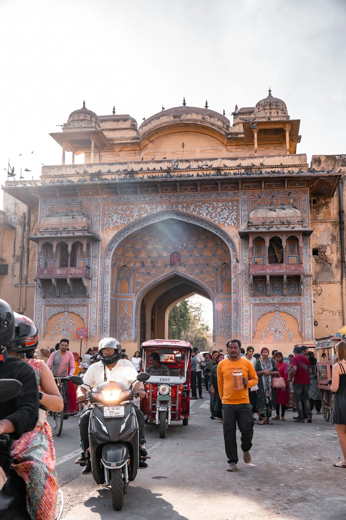 Jaipur-Tor-Tulsi-Marg-Gangori-Bazaar.jpg