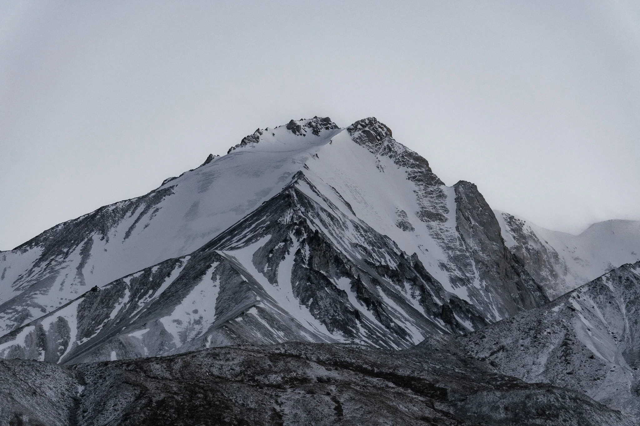 Ladakh-Pangong-Tso-Bergkette-Kangju-Kangri.jpg