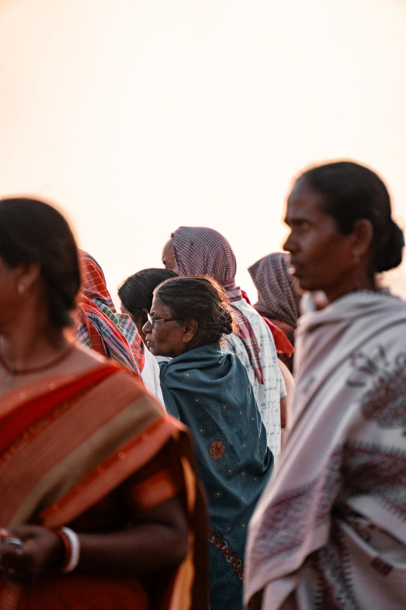 Taj-Mahal-Besucherinnen-in-Sari.jpg