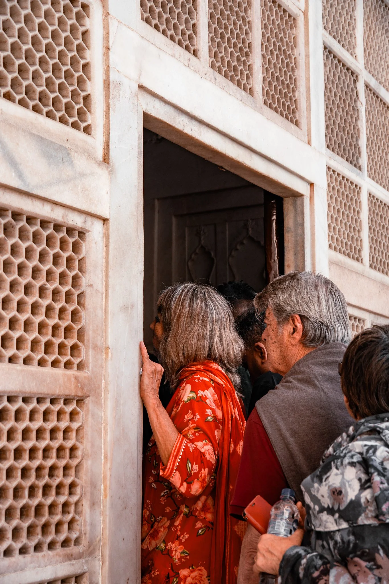 Taj-Mahal-Agra-Eingang-Mausoleum.jpg