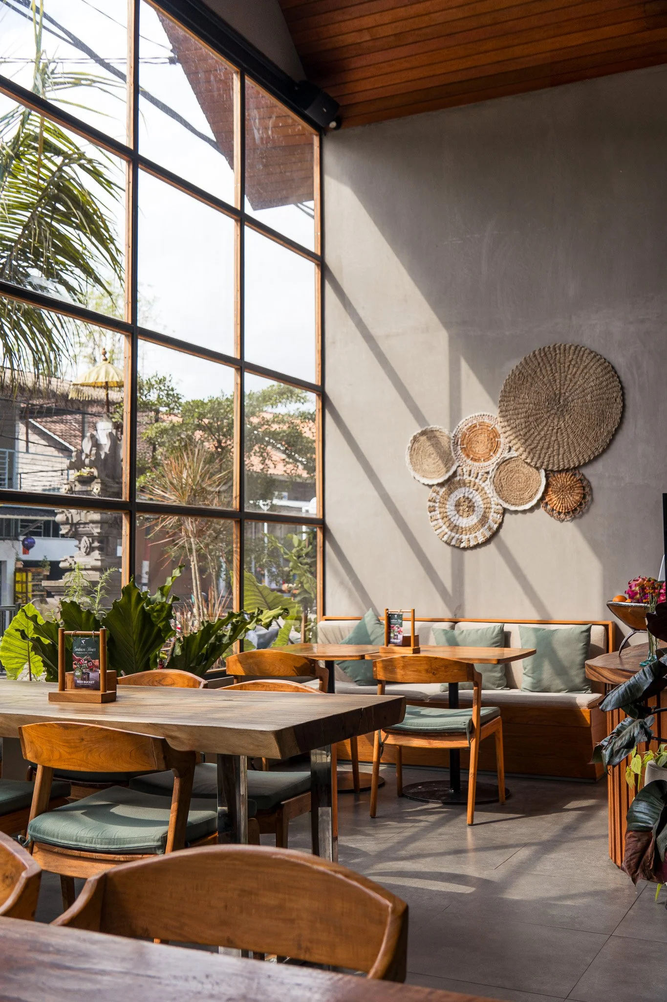 Bali-Ubud-Kalos-Restaurant-Innenraum.jpg