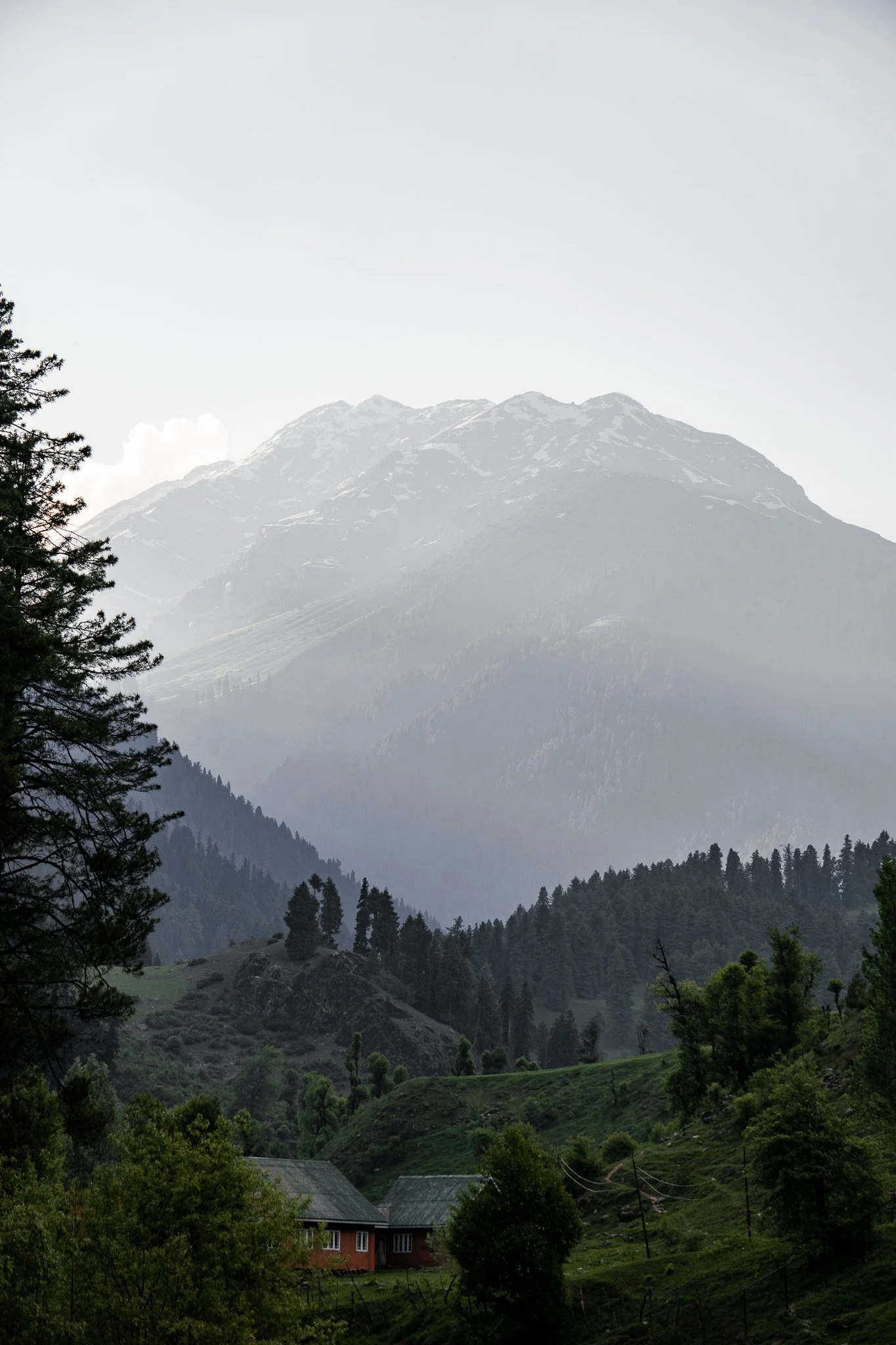 Aru-Valley-Jammu-Kashmir-Blick-auf-Pahalgam.jpg