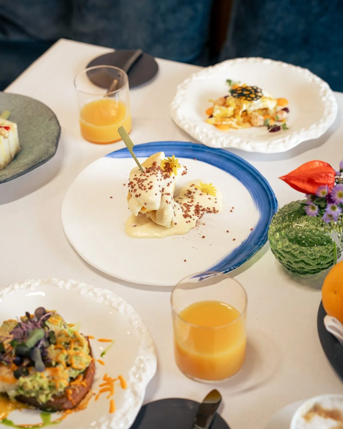 07-hotel-breakfast-table.jpg