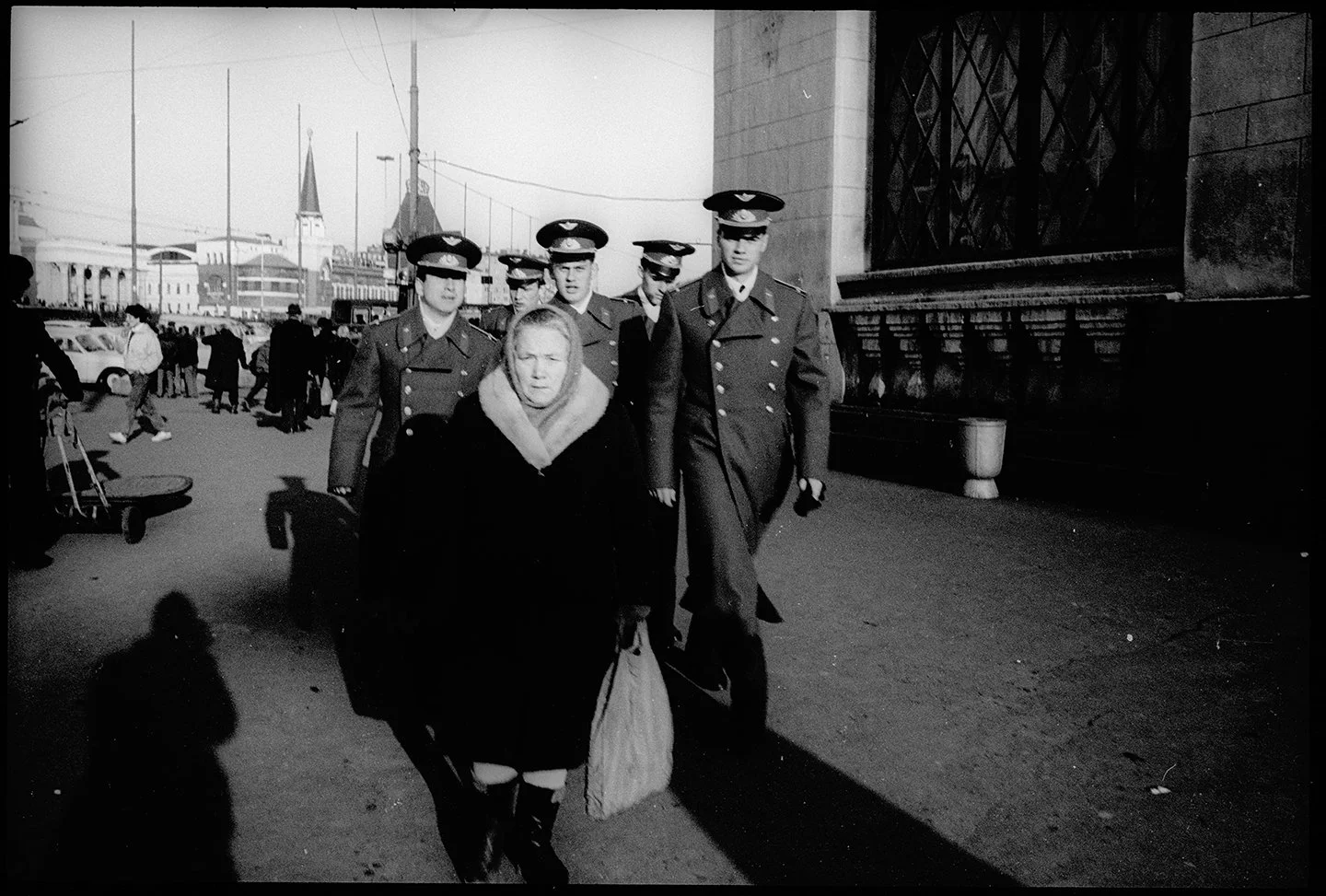 Moscow_Soldiers_OldLady_1994?-WEB.jpg