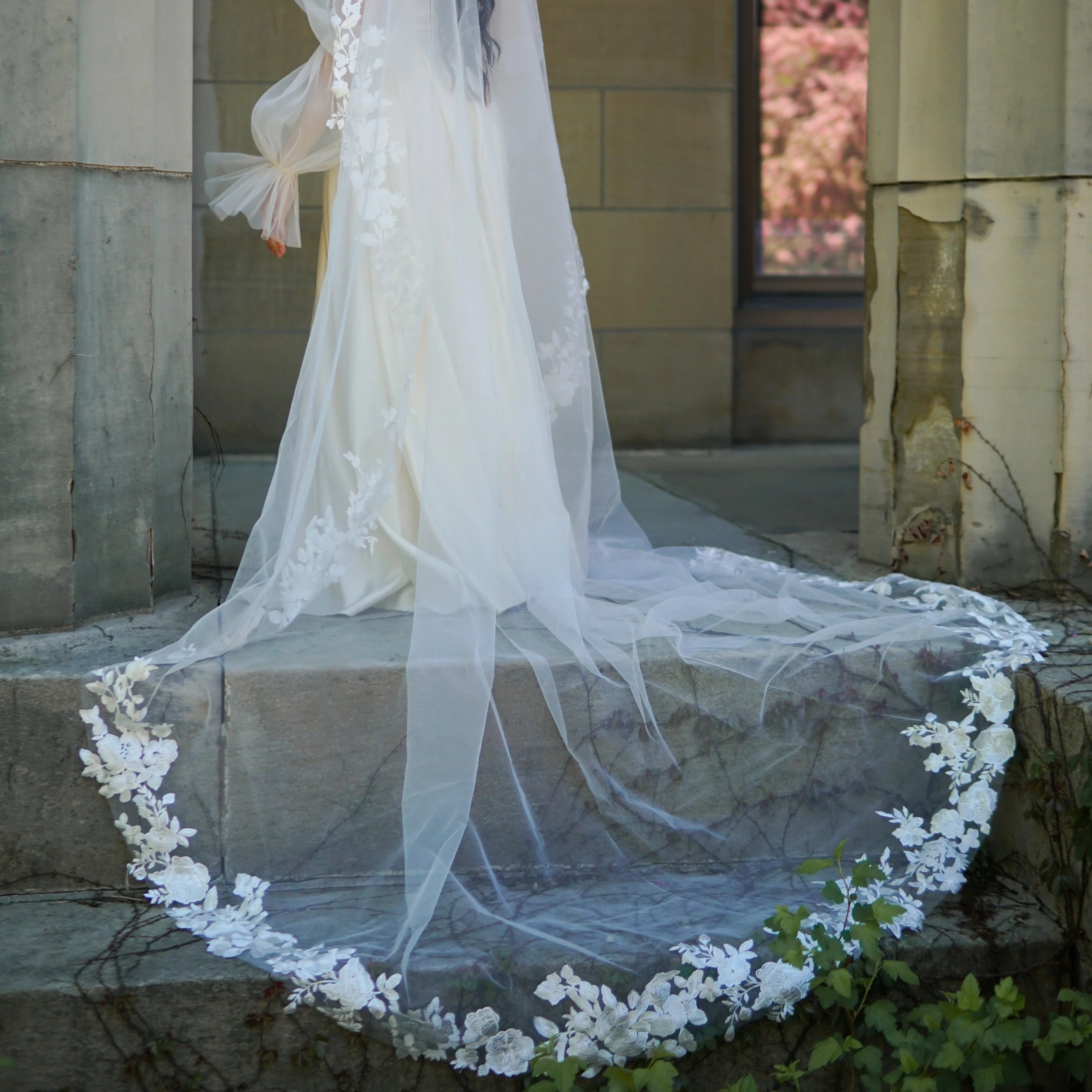 picture of the bottom of the veil with floral lace