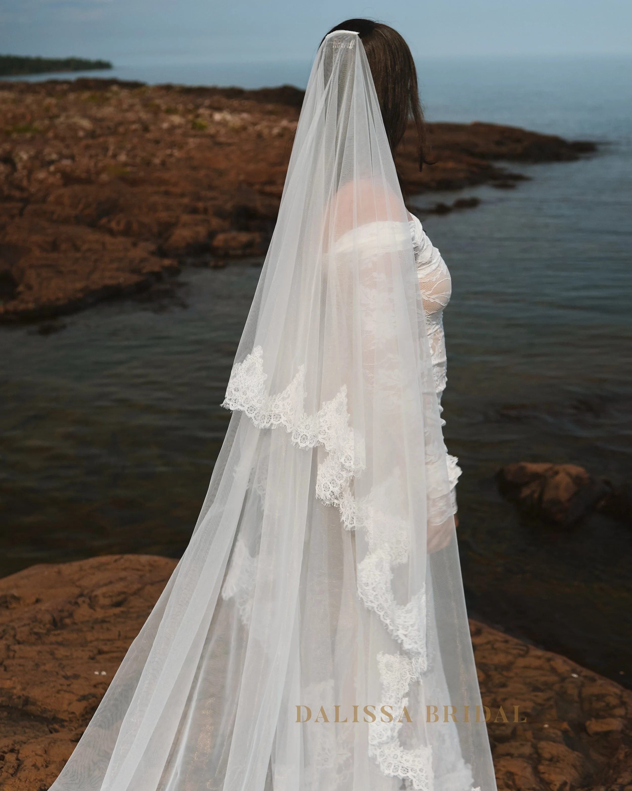 Close picture of the bride wearing two-tier lace trim veil.