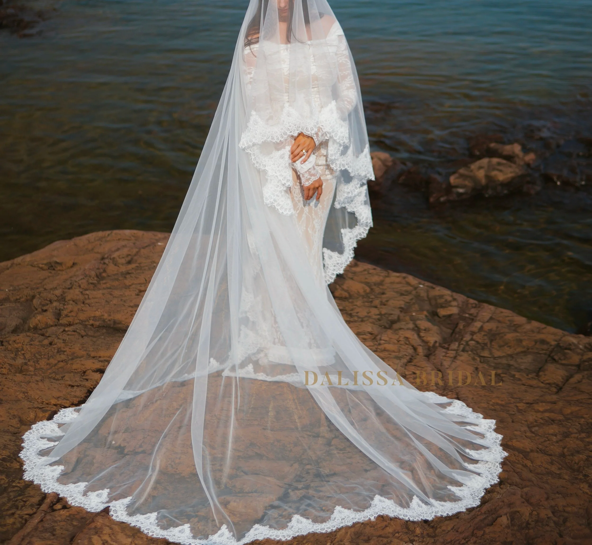 Malia - Blusher Chantilly Trim Lace Veil