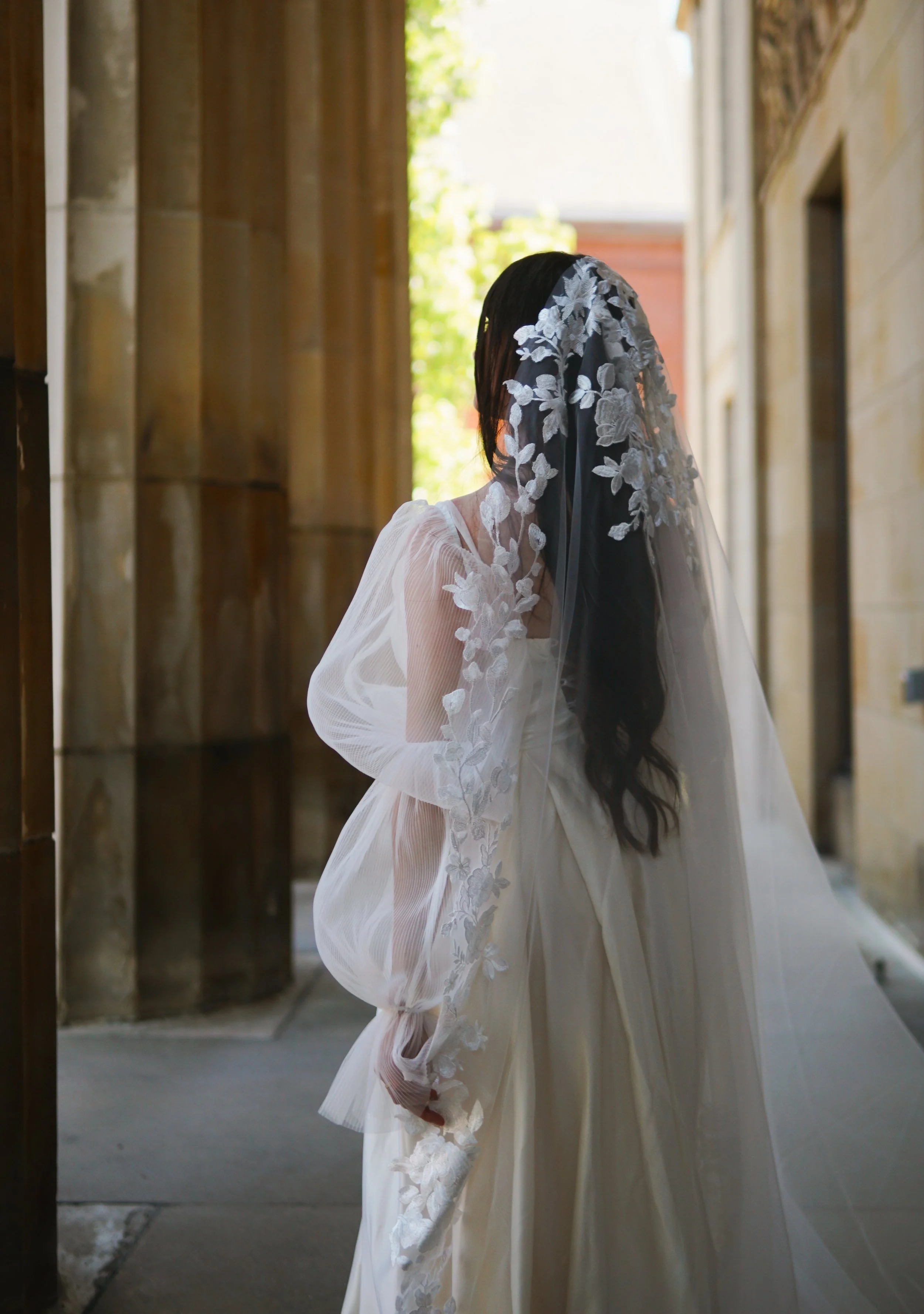 picture of the veil from the side showing lace on the edges
