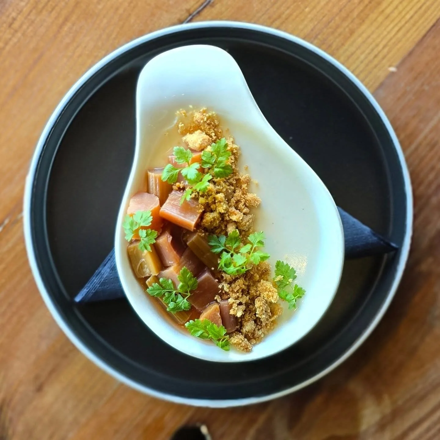 @chef.posi coming in hot with this new one 

@dailycrisis_farm panna cotta, poached rhubarb,  short bread crumble 

Spring is here!