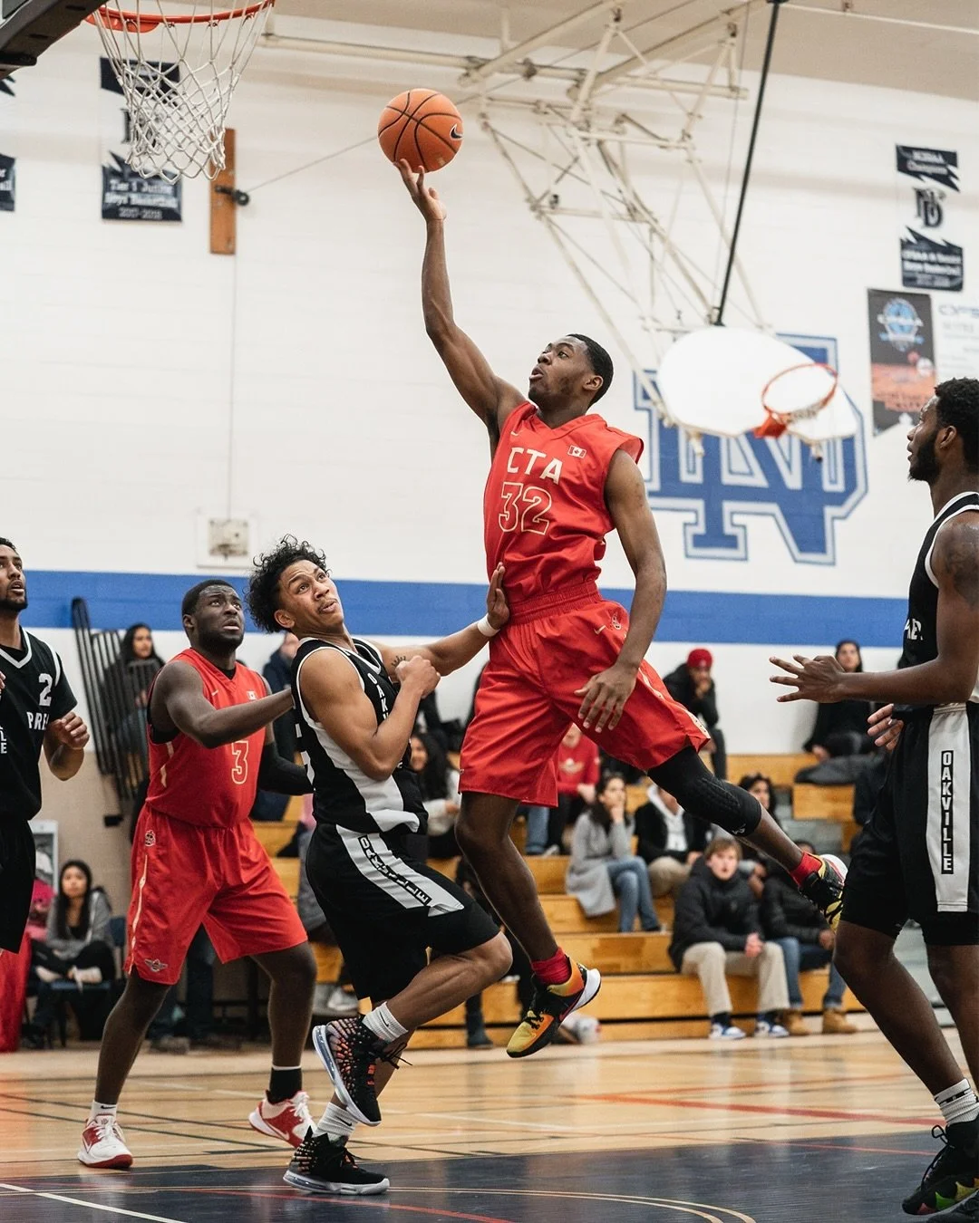 I&rsquo;ve definitely neglected posting my sports portfolio over the past few years so starting 2025 with a few of my favourite basketball images

Action captured from the 2020 @npacanada Ottawa session hosted by @canada_topflight_academy 

Shot on @