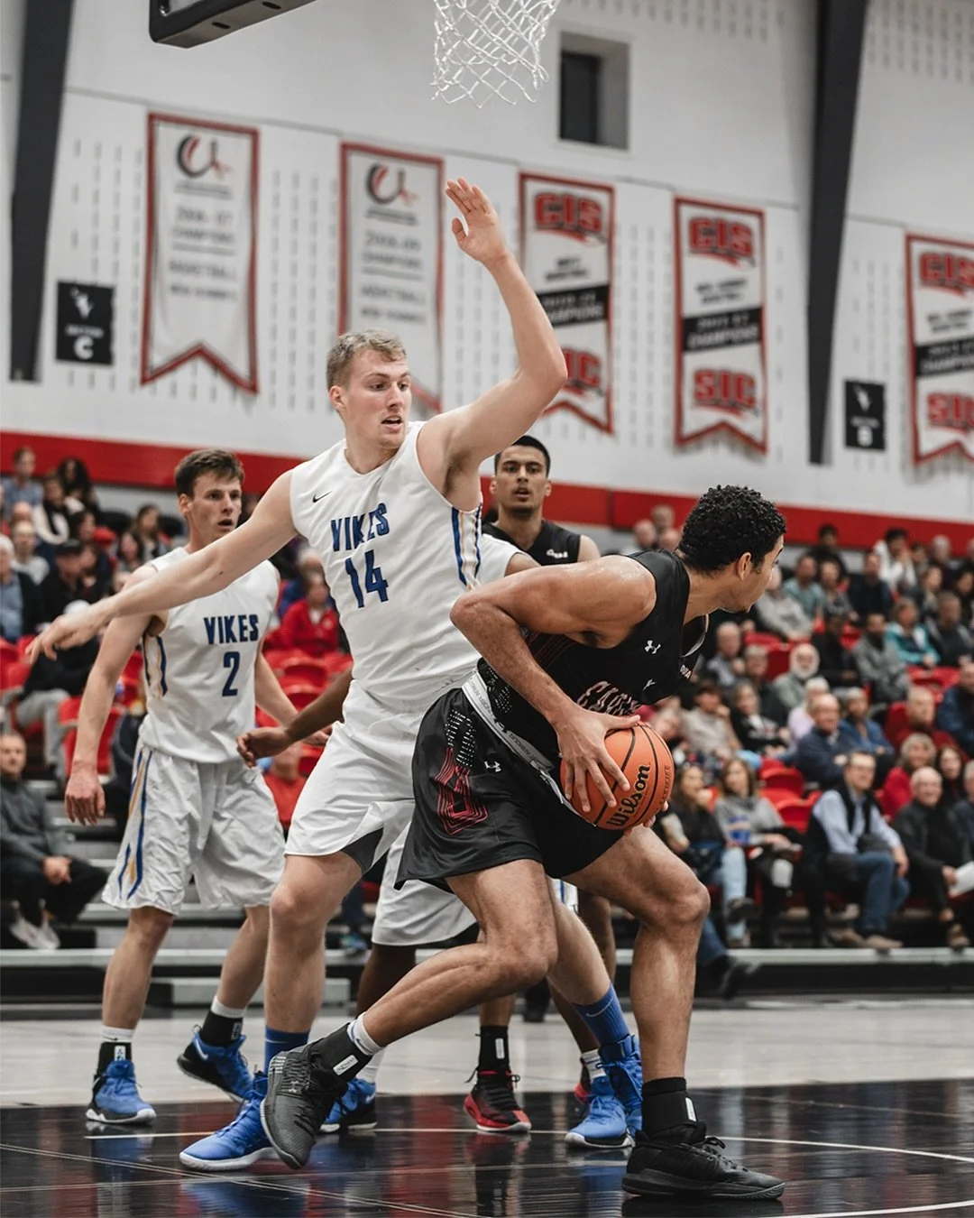 Some more @curavens MBB throwback action against @vikesmb

#sportsphotography #mensbasketball #usports #athletics #collegesports #mbb #oua #nccam #ncaa #nil #scholarship #sonyalpha #a7iii