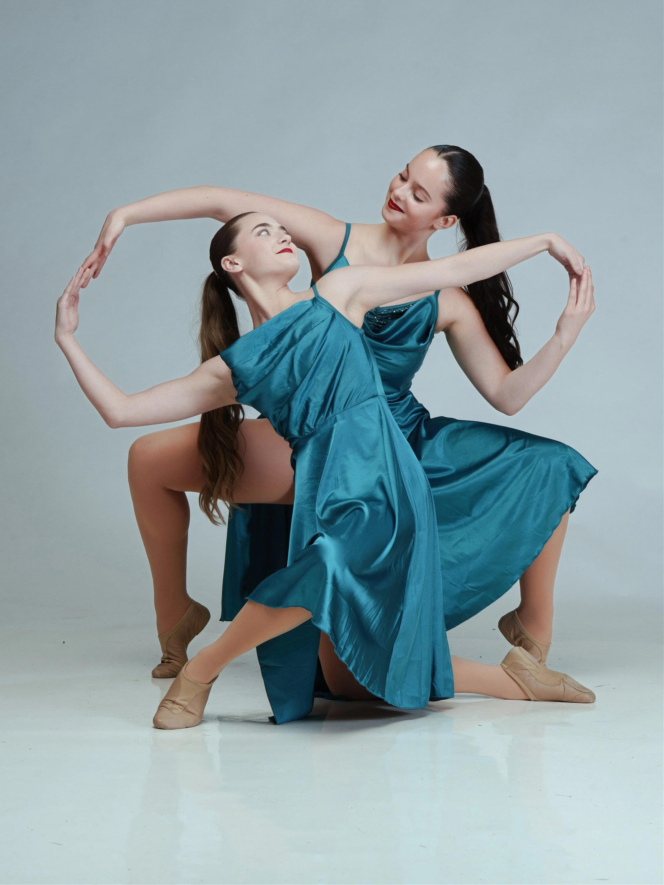 Mobile Pacific Northwest dance studio photography delivering paperless PhotoDay galleries and high-volume recital media days across Oregon and Washington