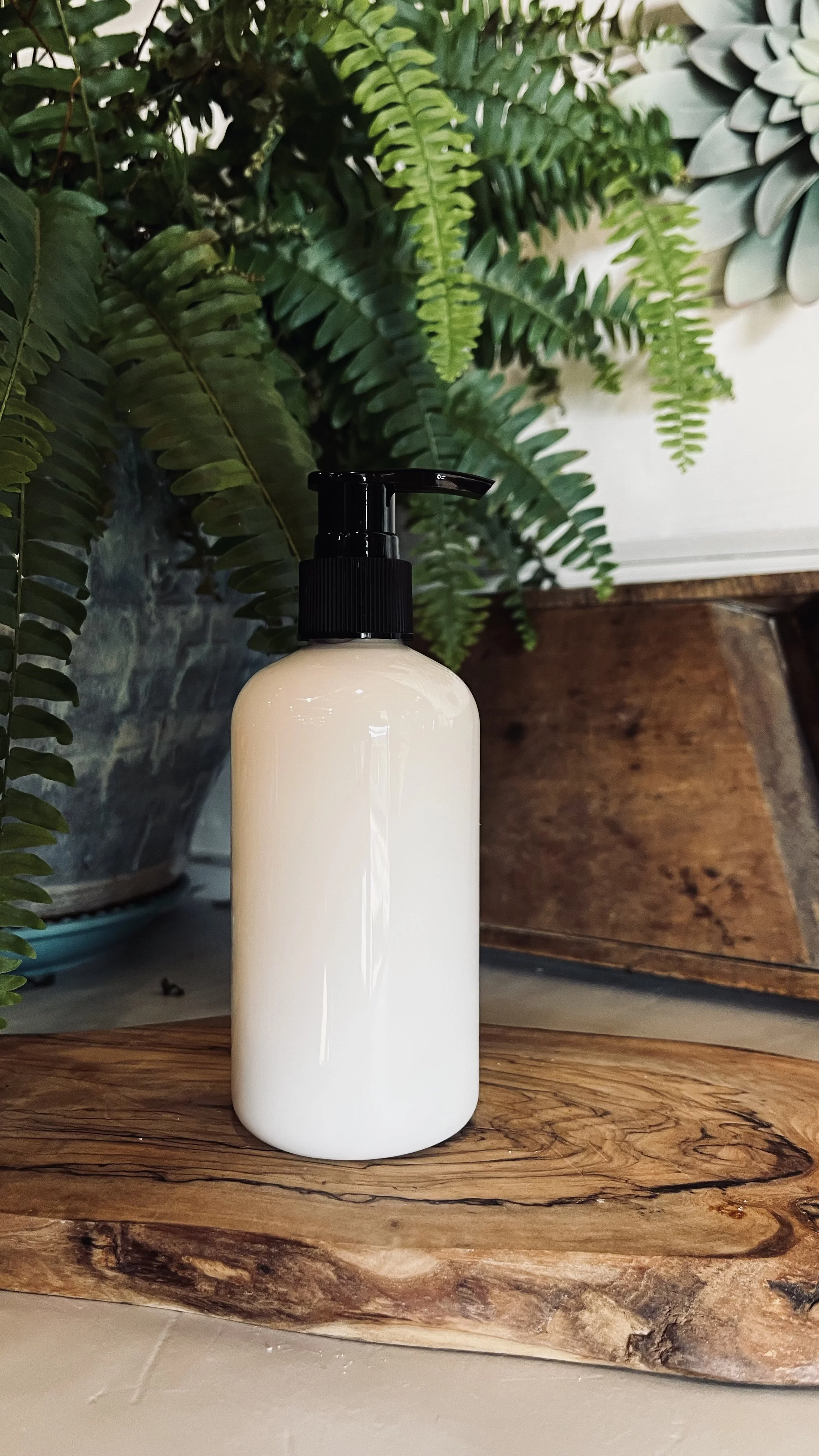 Tallow & Goat Milk Lotion - Tobacco & Oud 8 oz