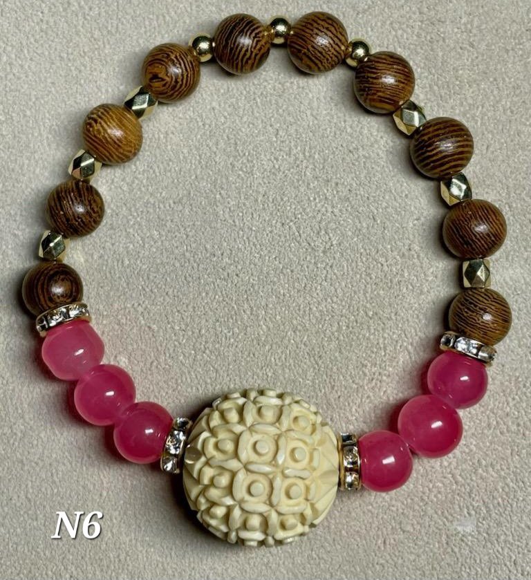 Wooden bracelet with Pink accent