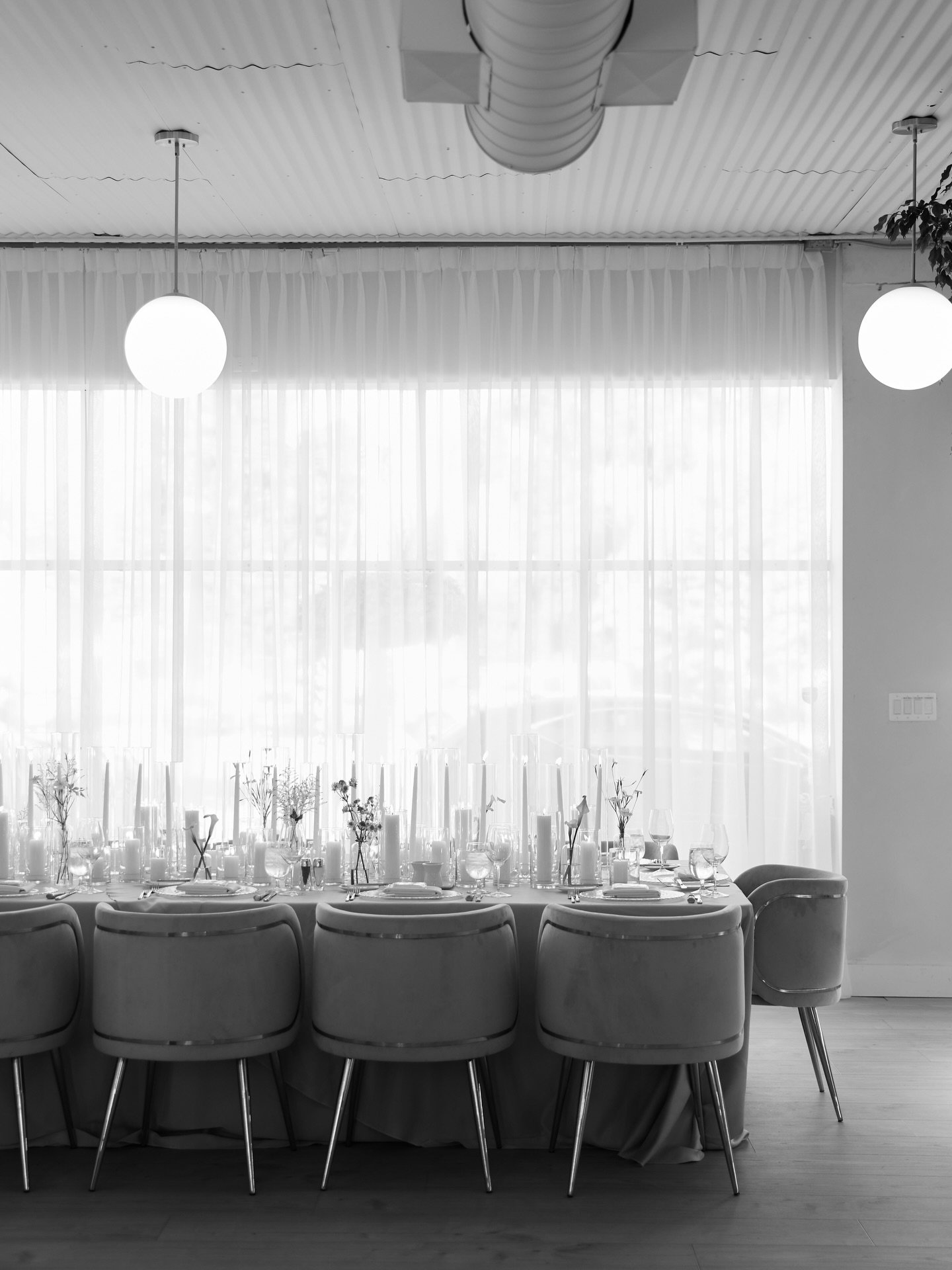 Candle lit dinner at the studio. 

A night to celebrate love ✨

All the love.
All the candles.
All the feels.

#event #bridal #weddingdinner #elegant #studio #studiospace #studiorental #michigan #thestudioberkley #thestudio #dinnerparty #candlelit