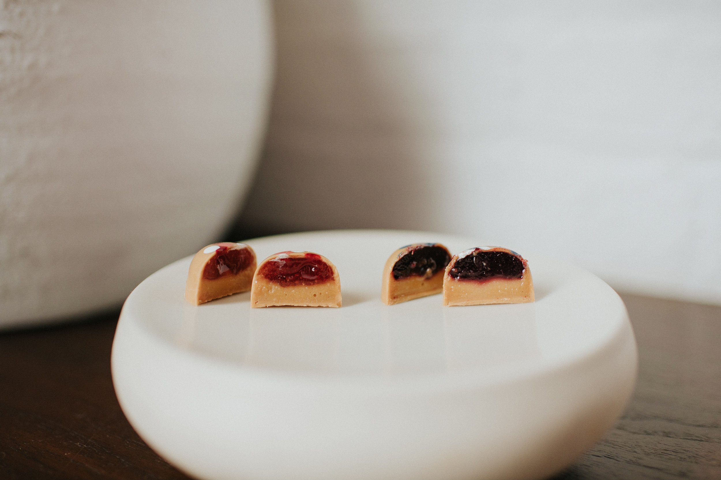 Foie Bonbon
'22 Spring/Summer

Dulcey Valhrona Chocolate 
Toasted Yeast Ganache
Strawberry or Cassis Pate de Fruit
Strawberry or Blueberry Pink Peppercorn Gastrique