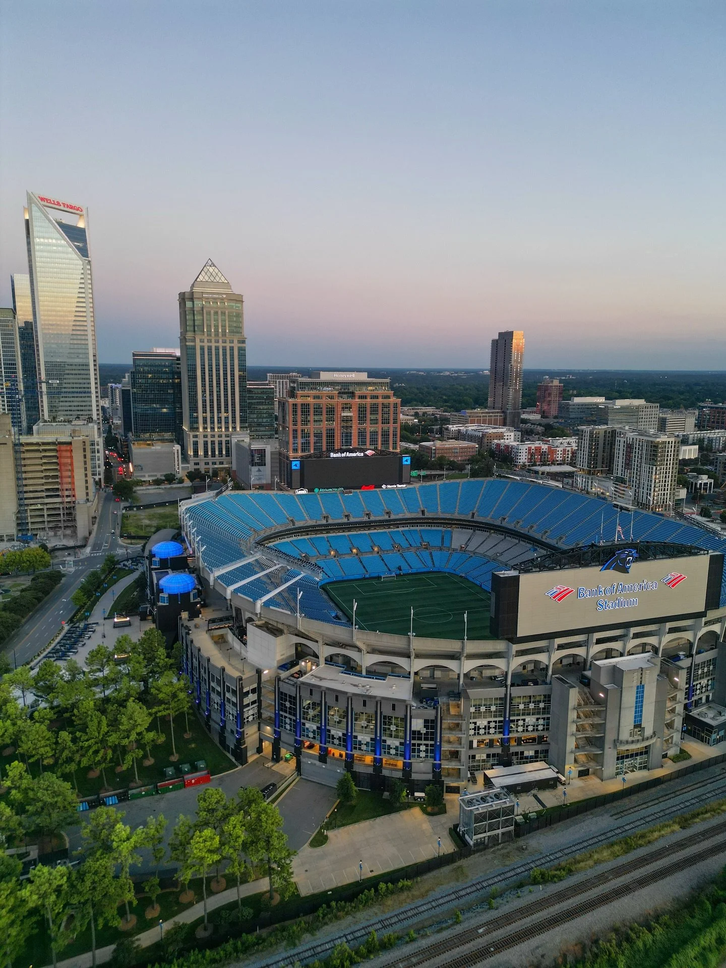 Match day is here! The stage is set for tonight when Charlotte FC will host superstar Lionel Messi and Inter Miami CF at BOA Stadium, in search of their 9th straight win. 

⚽️ Charlotte FC vs Inter Miami CF 
⏰ Saturday, Sept. 13 at 7pm 
📍 Bank of Am