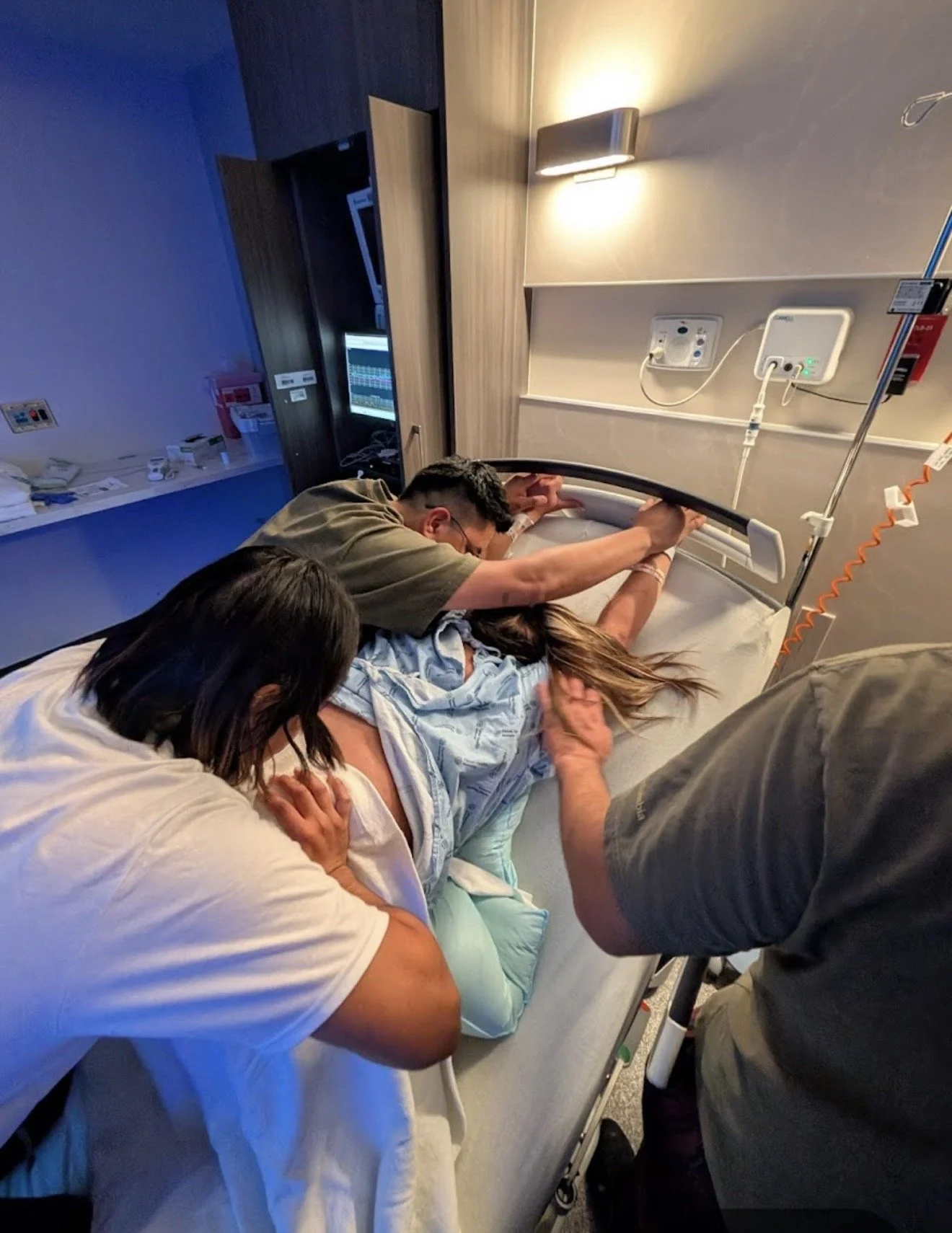 Doula doing hip squeezes