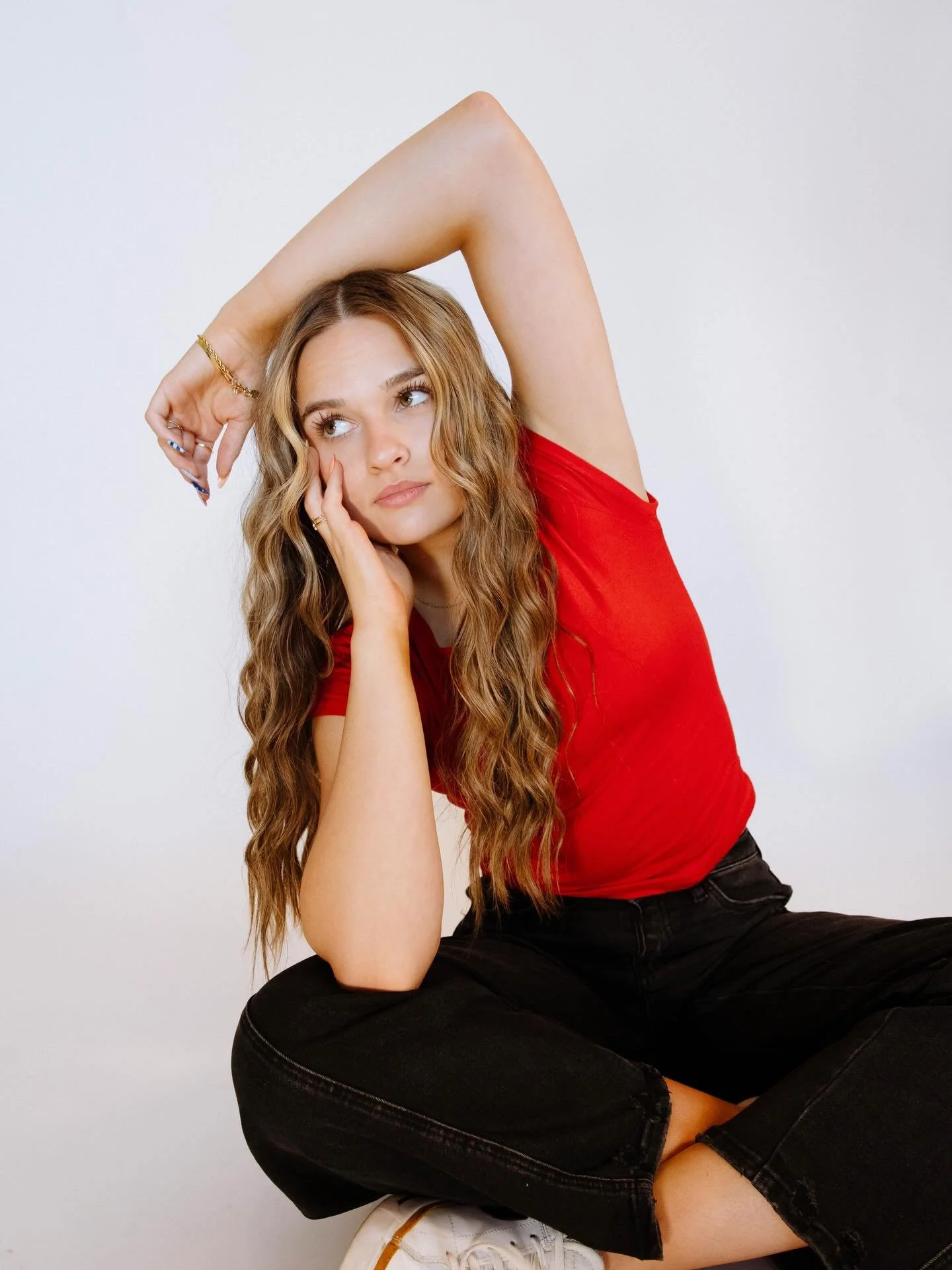 how STUNNING is she!! Booking seniors now! 🤭💄