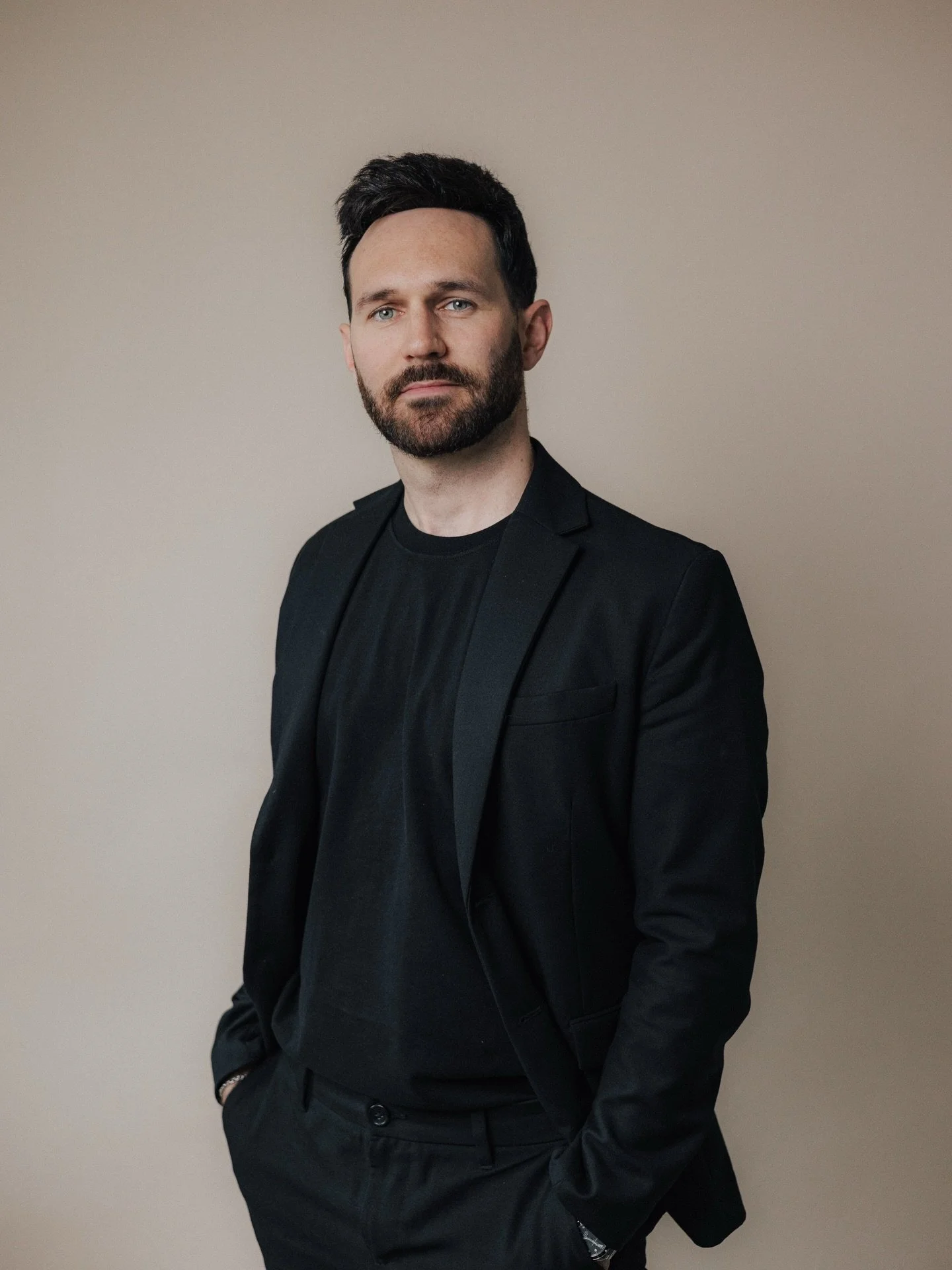 Hi, I&rsquo;m Michael &mdash; a wedding photographer based in Austria, traveling across Europe to document celebrations that feel effortless, elegant, and alive.

Life for me is a mix of slow mornings, good coffee, long dinners &mdash; and the energy