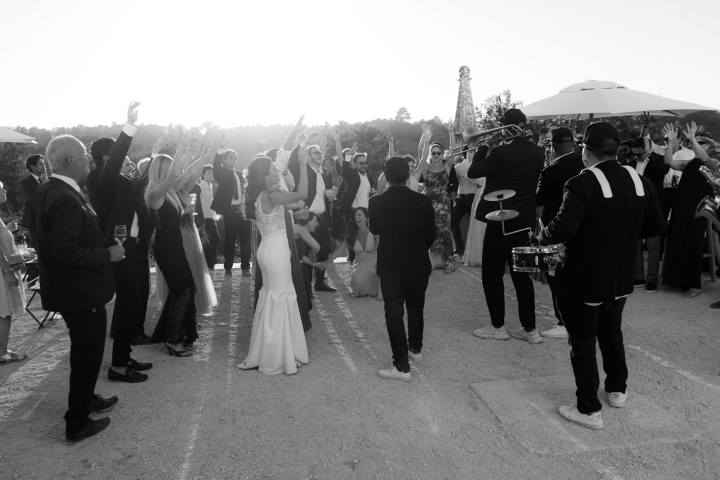 Die Walking Band hat angefangen zu spielen &ndash; und pl&ouml;tzlich war da keine klassische Agape mehr, sondern einfach Bewegung &uuml;berall.

Genau in diesen Momenten passiert alles gleichzeitig &ndash; und genau da entstehen die Bilder, die man 