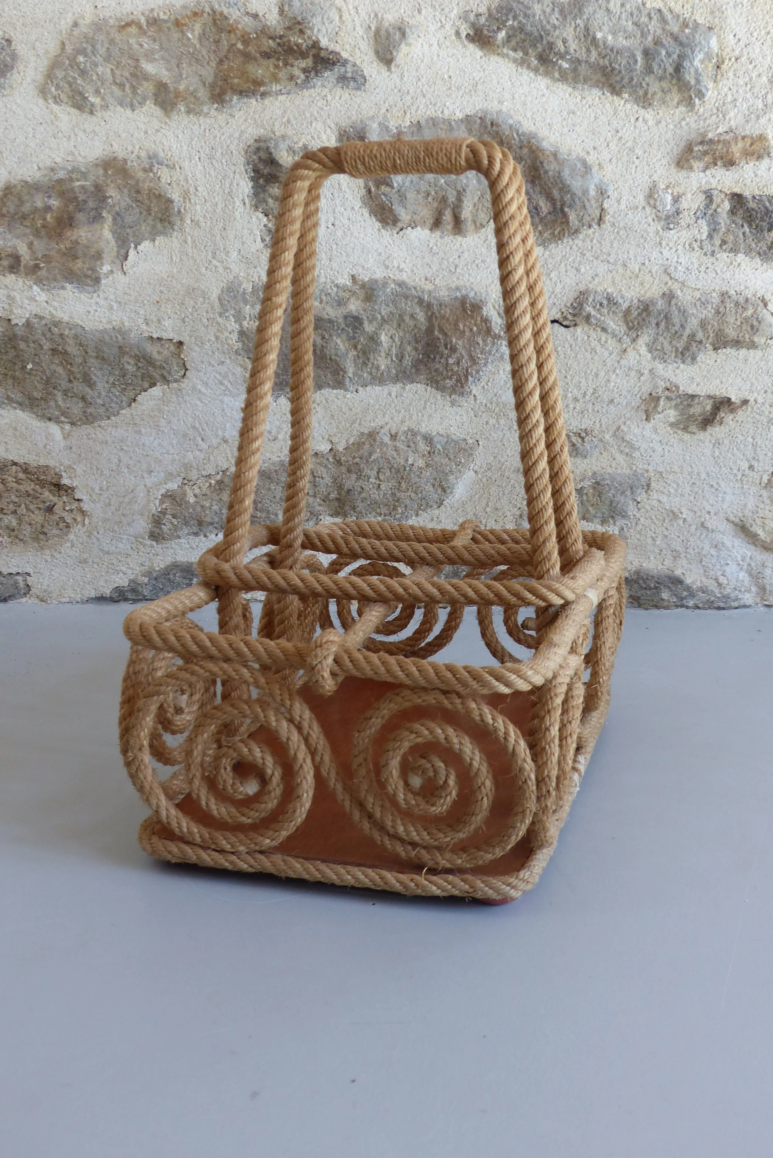 Porte-bouteilles en corde tressée par Audoux & Minet France Années 1950