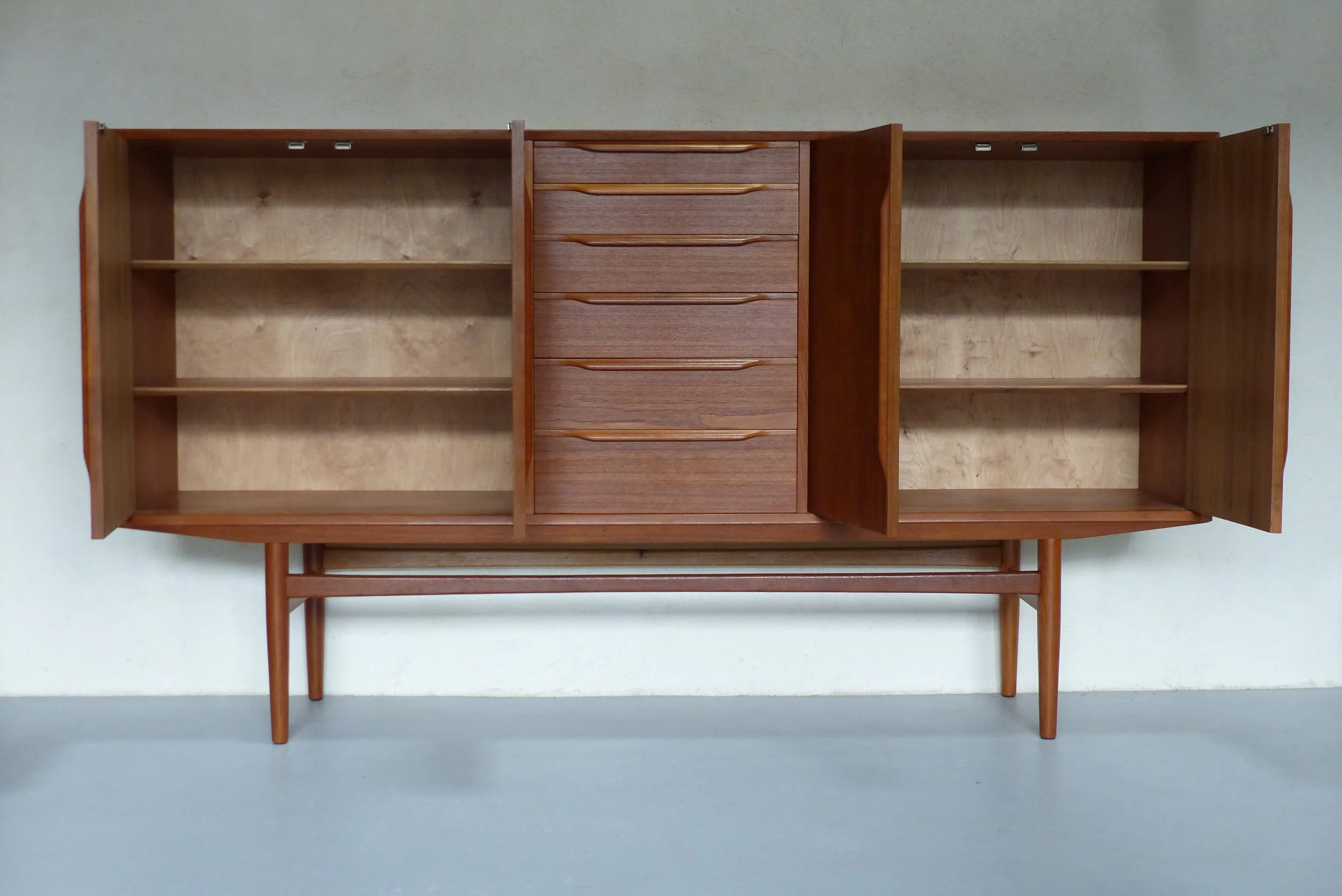 Buffet haut en teck Danemark Années 1960