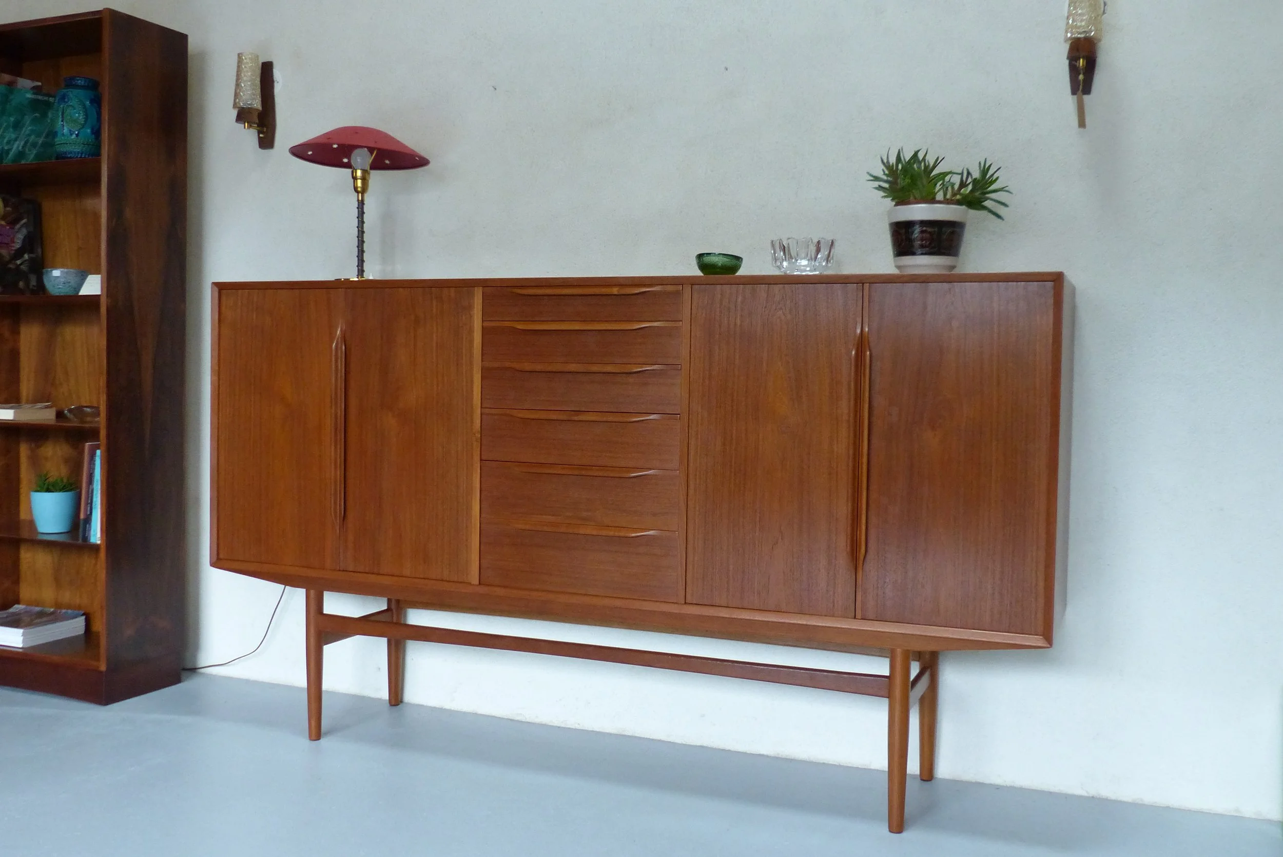 Buffet haut en teck Danemark Années 1960