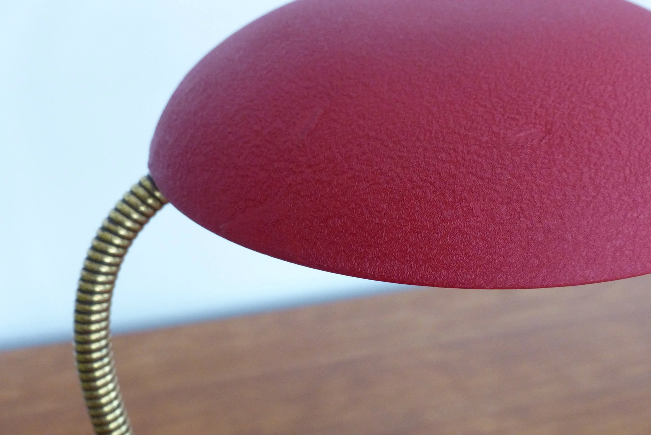 Petite lampe à poser en métal et laiton France Années 1950