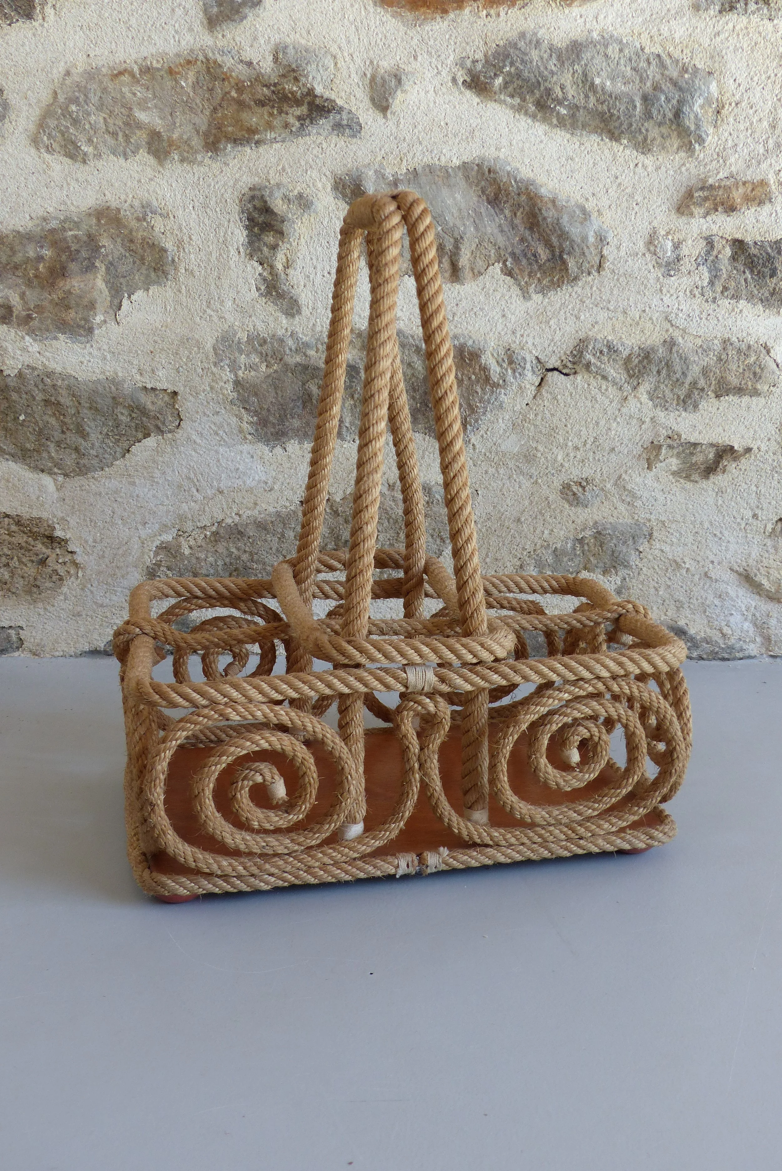 Porte-bouteilles en corde tressée par Audoux & Minet France Années 1950