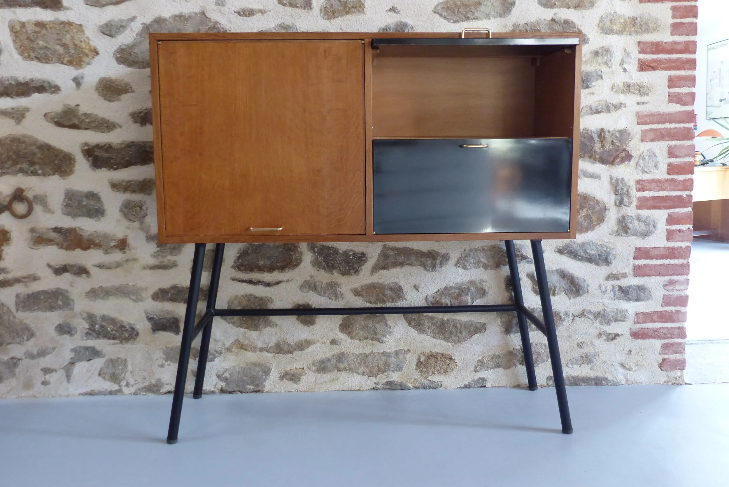 Meuble en chêne, formica et métal France Années 1950