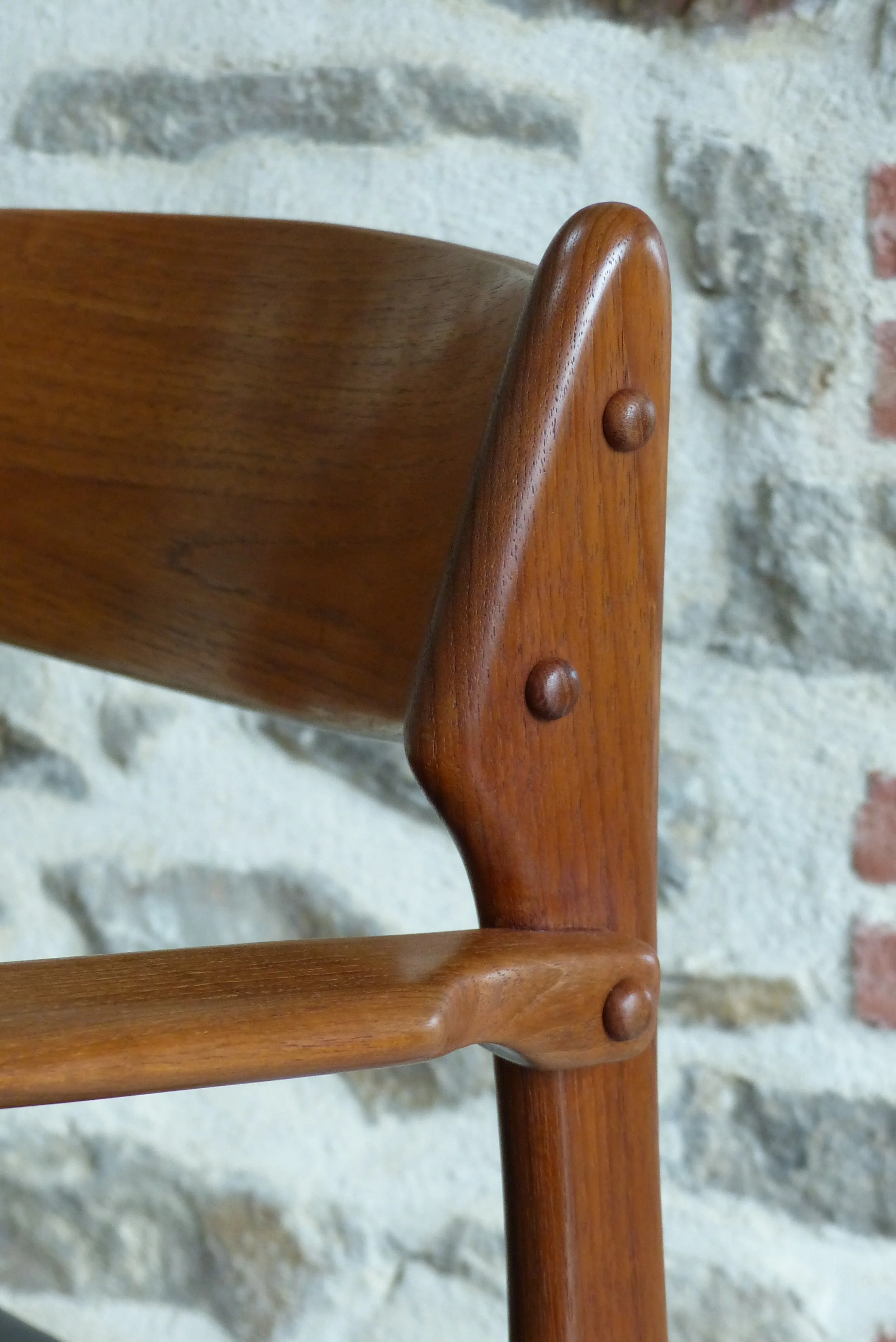 Fauteuil en teck Design de Erik Buch pour Oddense Maskinsnedkeri OD Mobler A/S Danemark Circa 1960