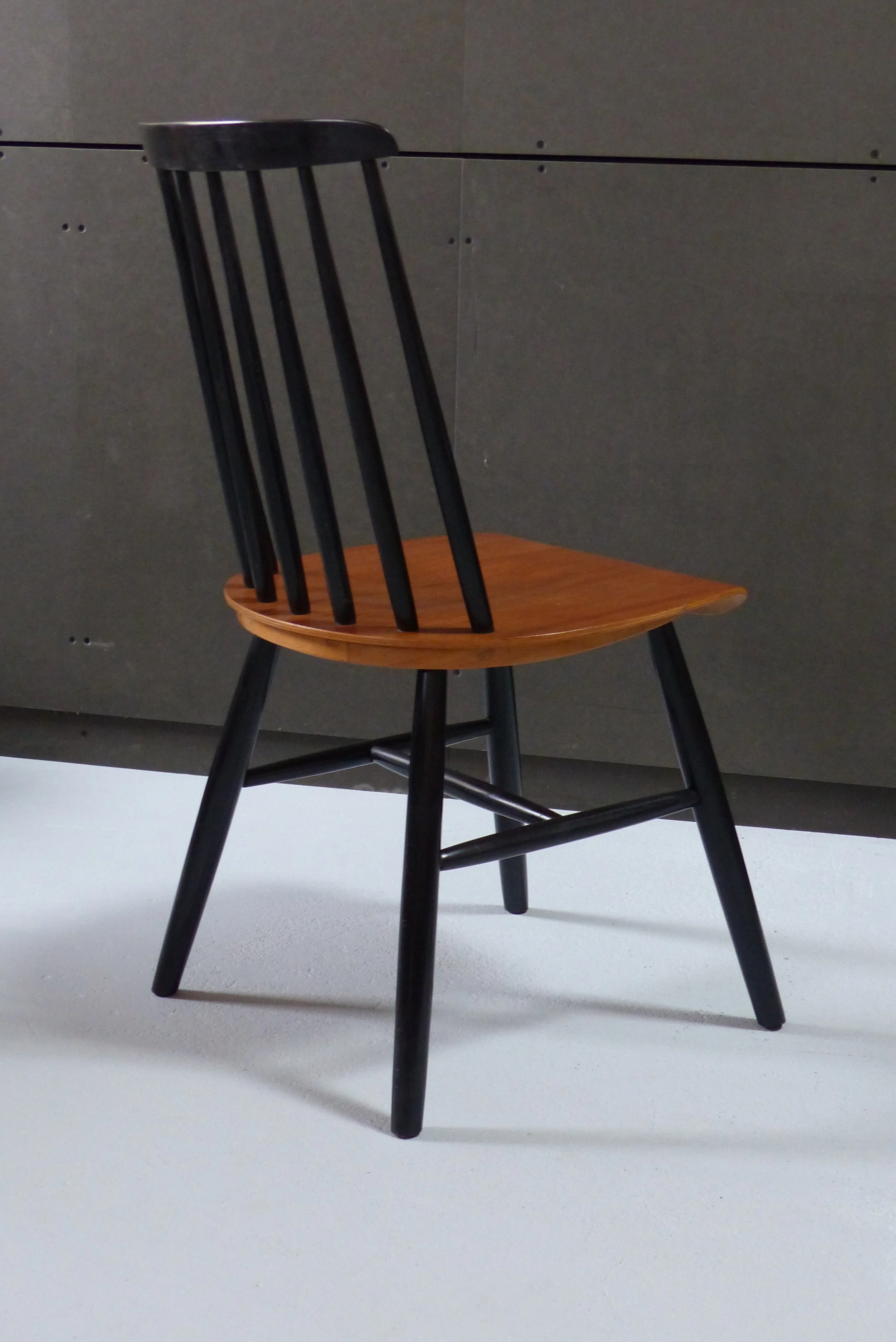 Série de 6 chaises Fanett de Ilmari Tapiovaara Circa 1960