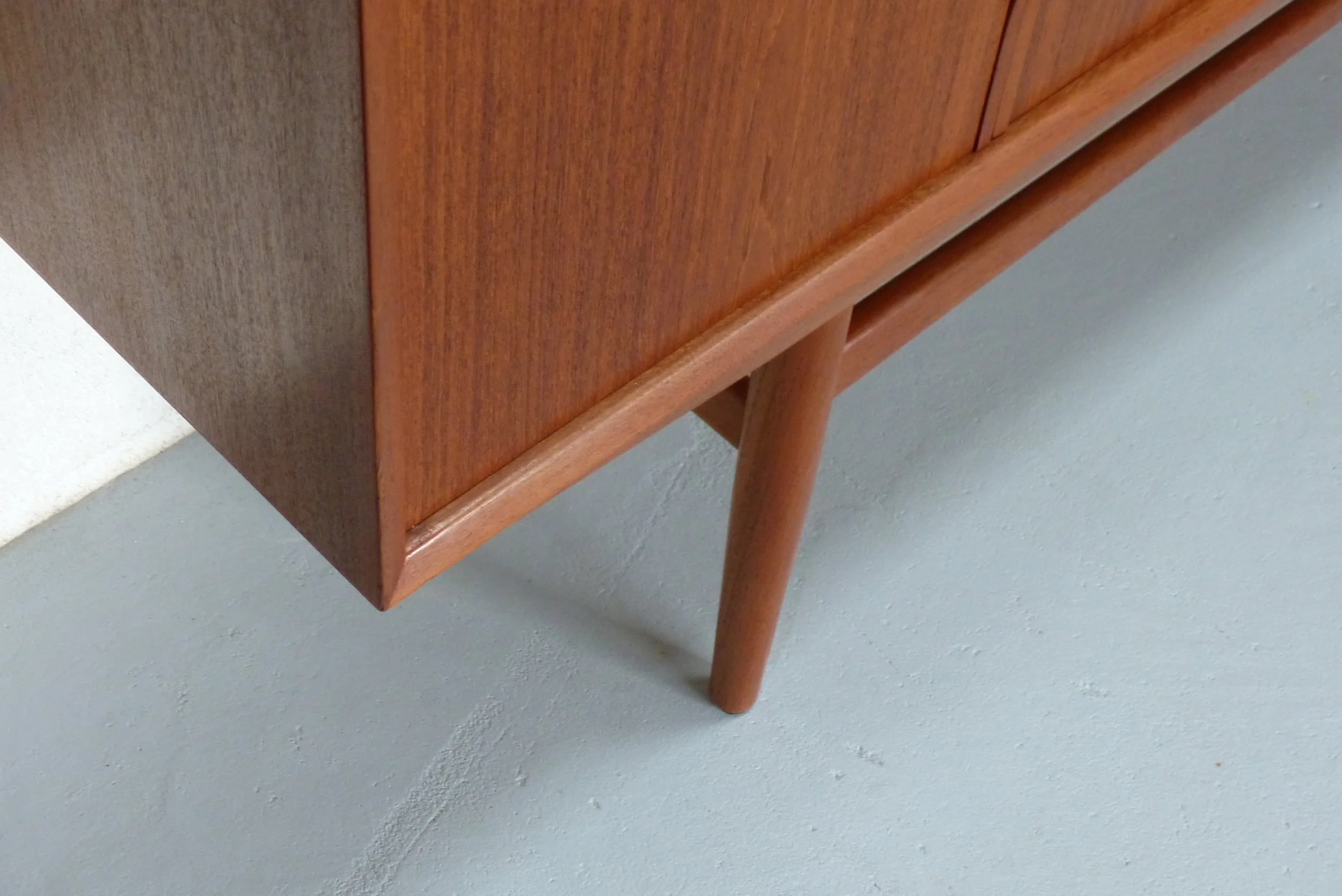 Buffet haut en teck Danemark Années 1960